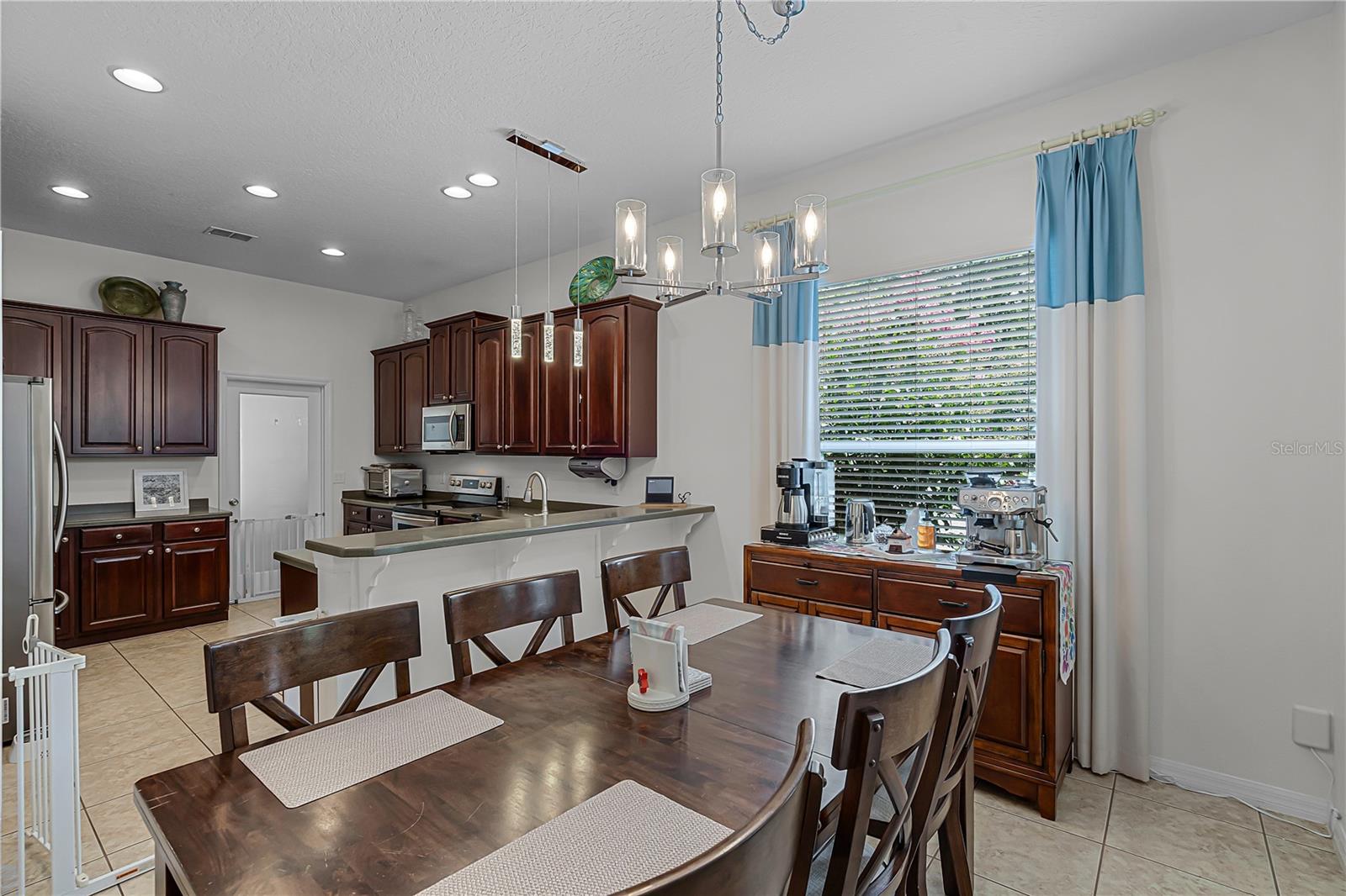 Image 17 of 45 For 429 Park Lake Drive