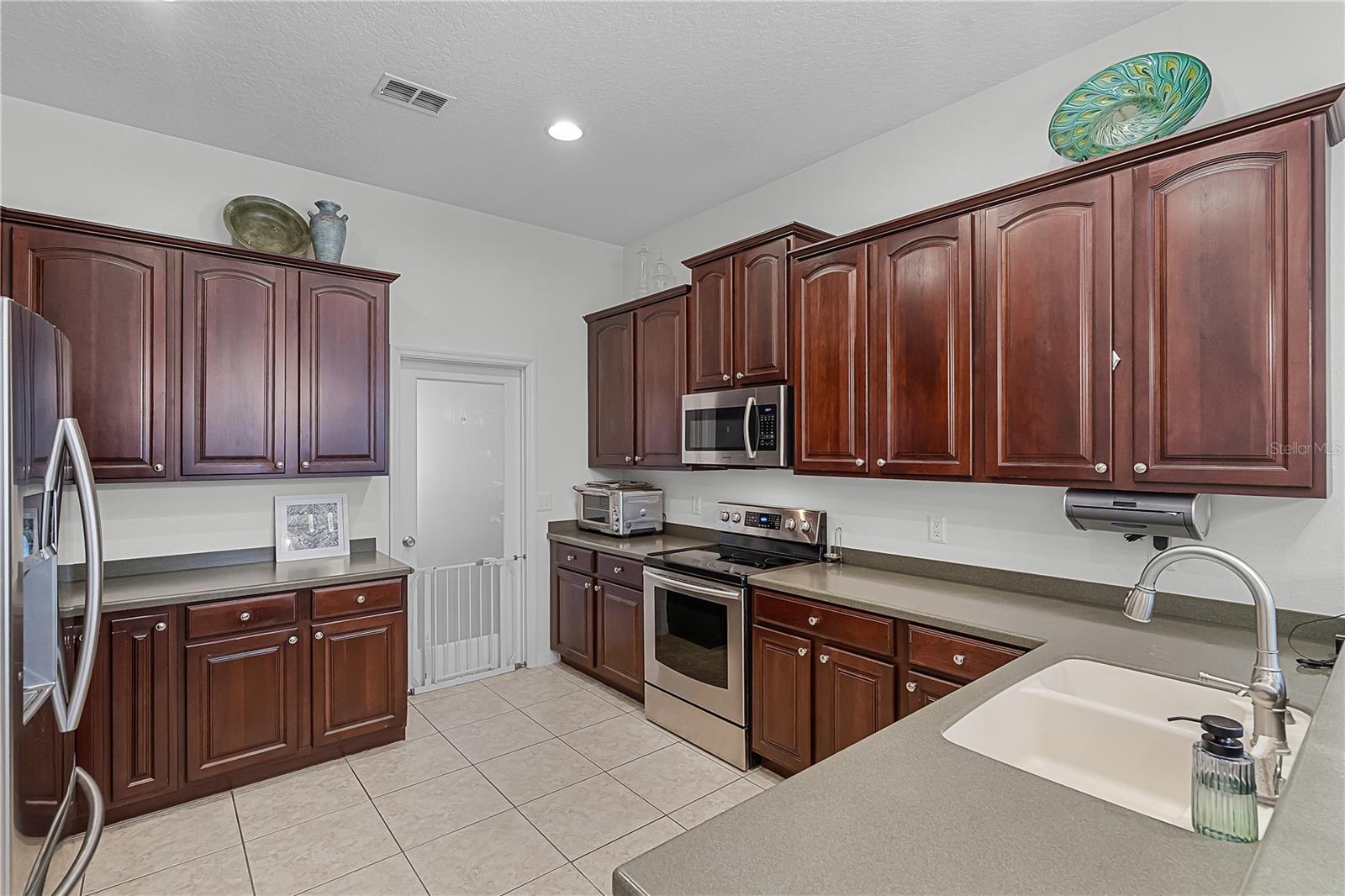 Image 19 of 45 For 429 Park Lake Drive