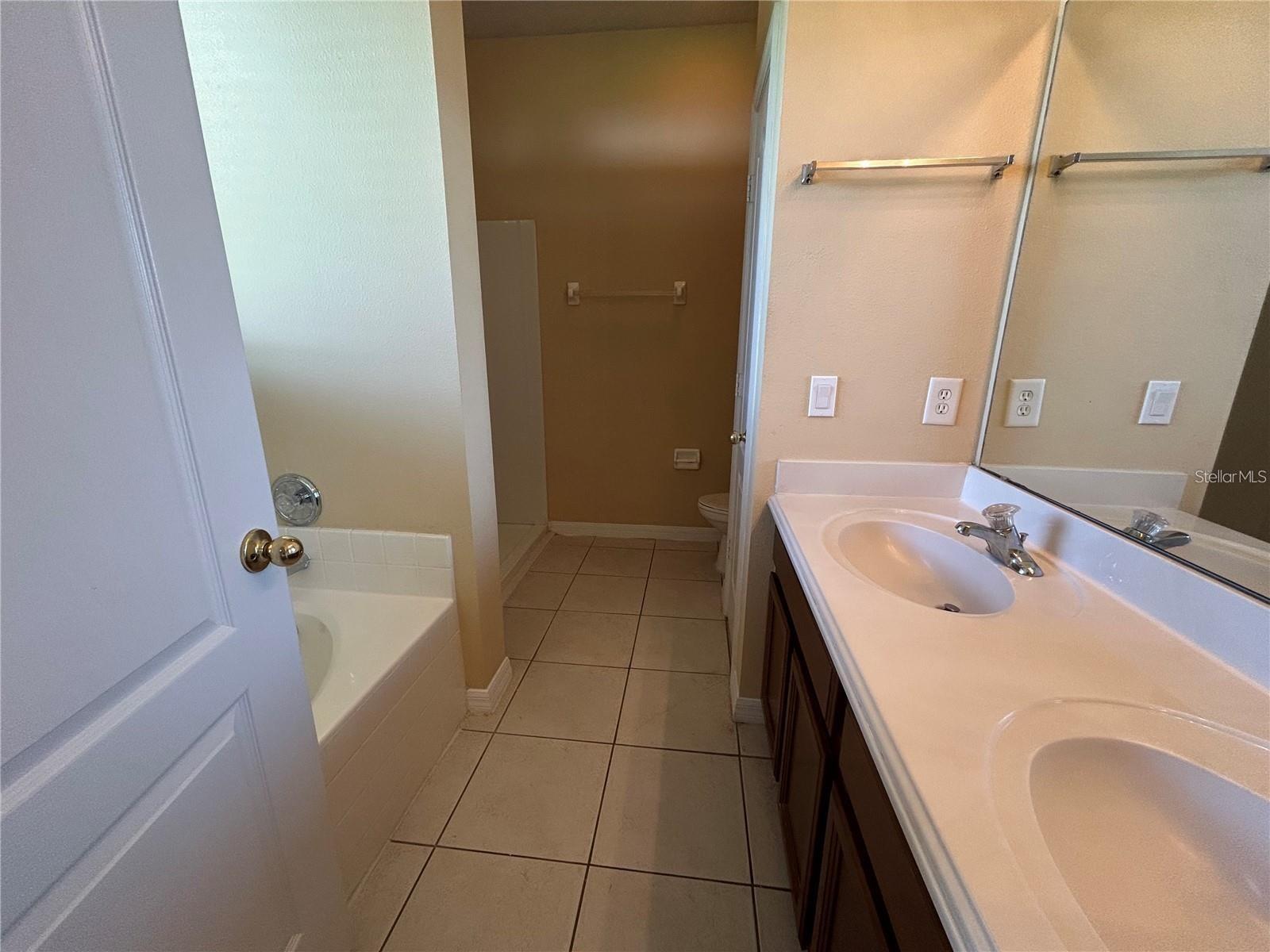 Image 16 of 26 For 10507 Eastpark Lake Drive