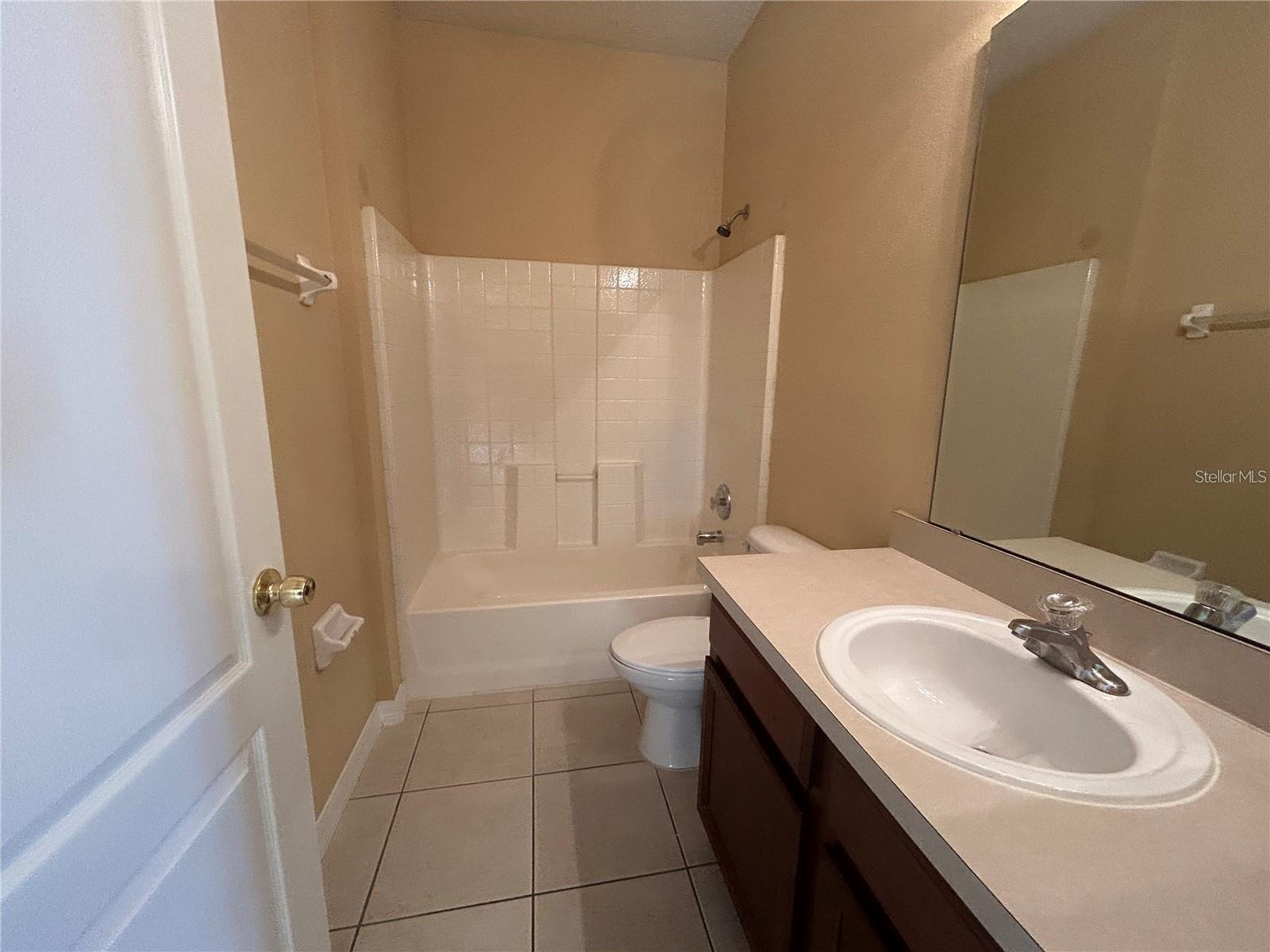 Image 18 of 26 For 10507 Eastpark Lake Drive
