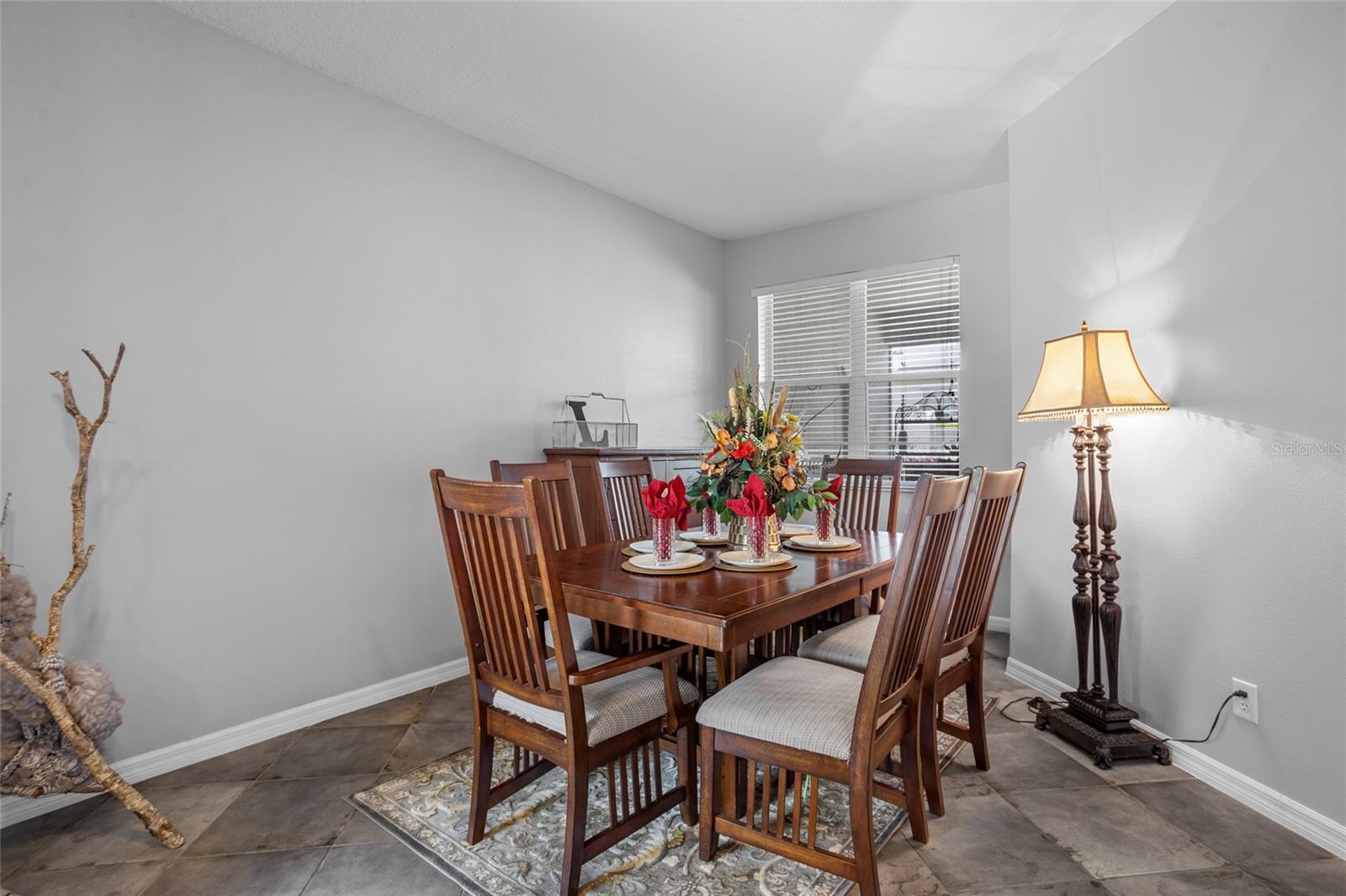 Image 5 of 40 For 742 Featherstone Lane