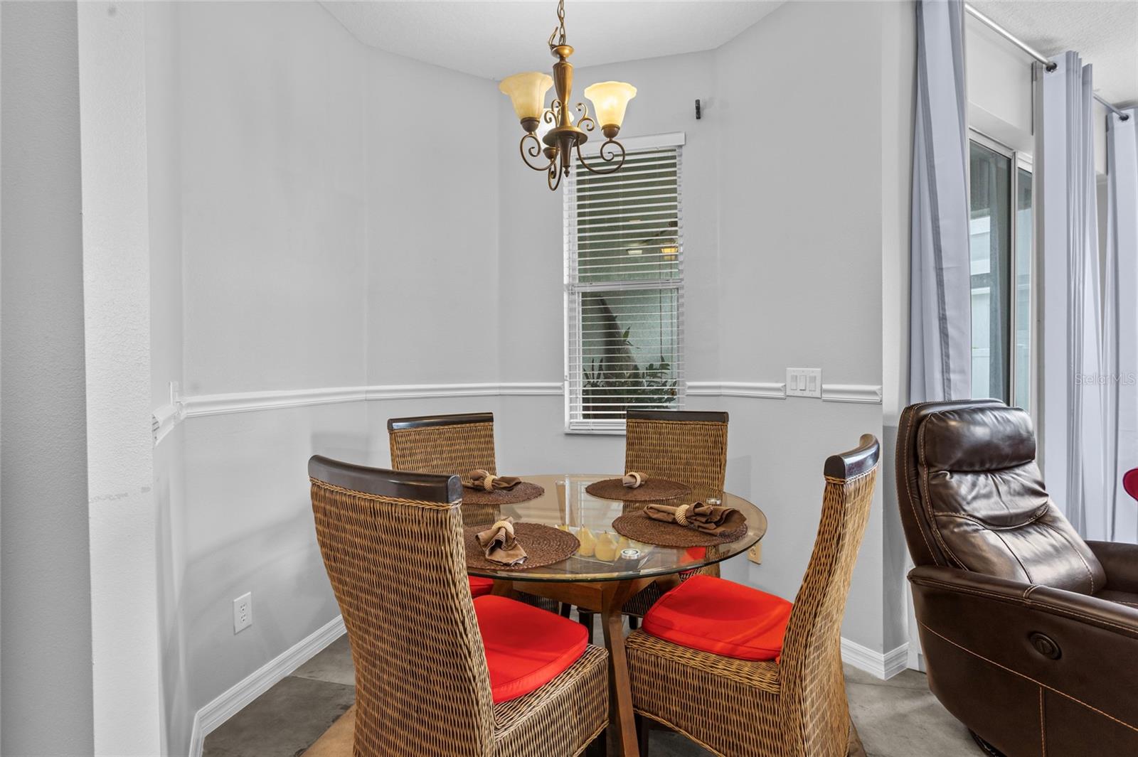 Image 7 of 40 For 742 Featherstone Lane