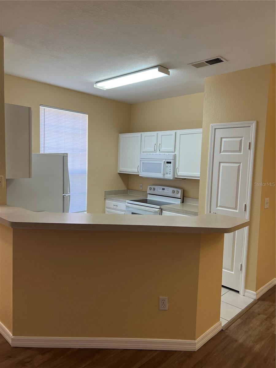 Image 11 of 39 For 9093 Lee Vista Boulevard 903