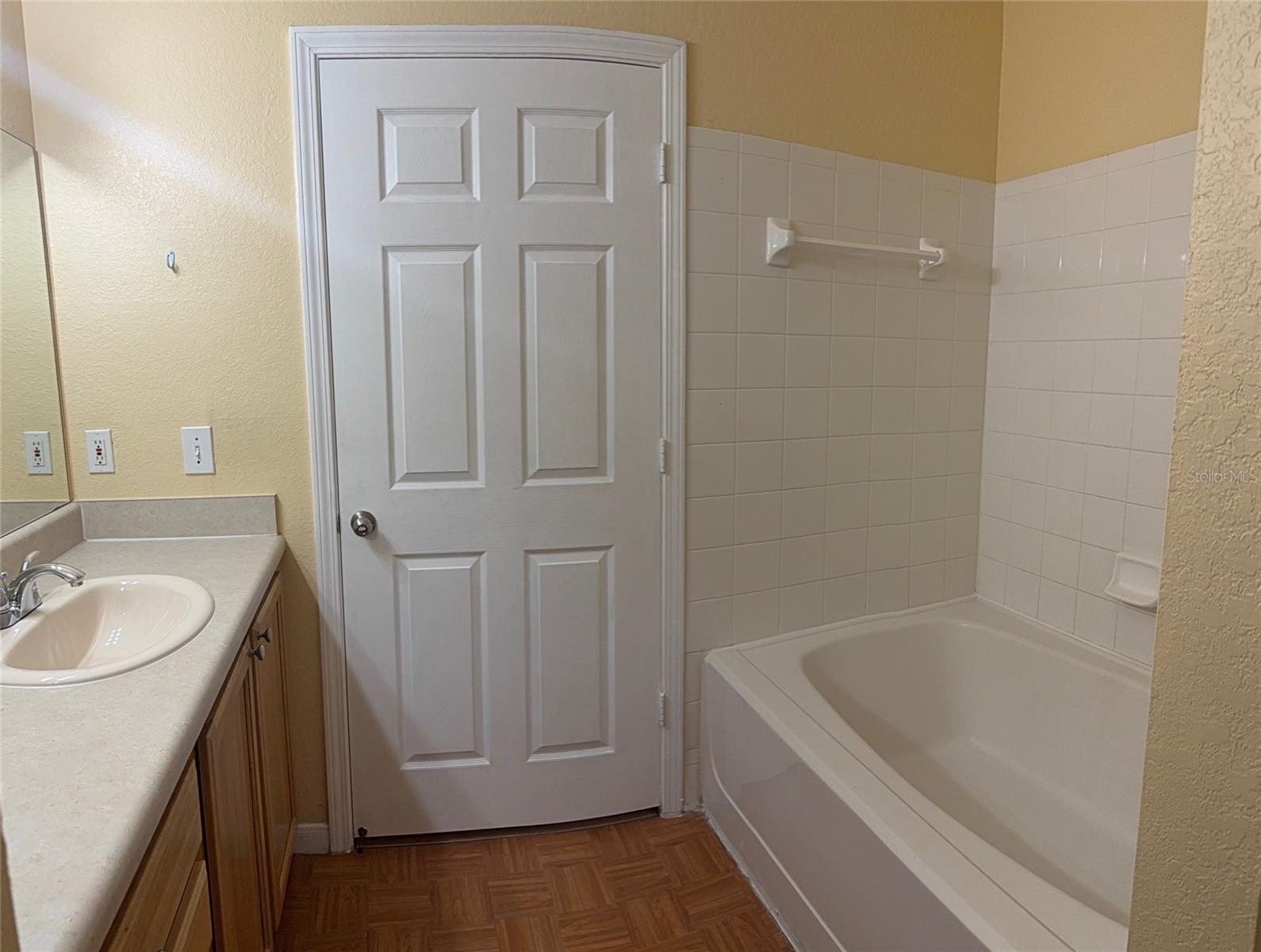 Image 21 of 39 For 9093 Lee Vista Boulevard 903