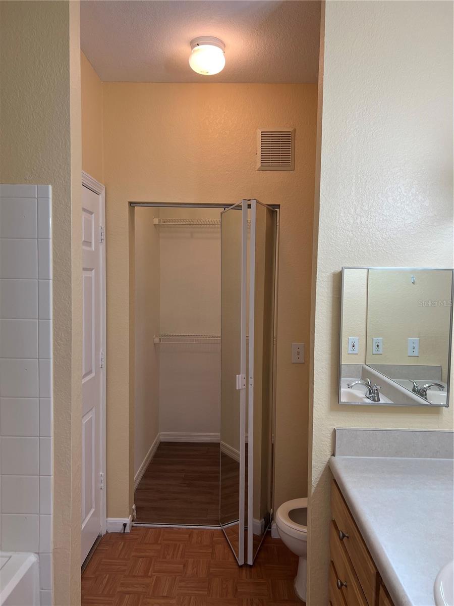Image 23 of 39 For 9093 Lee Vista Boulevard 903