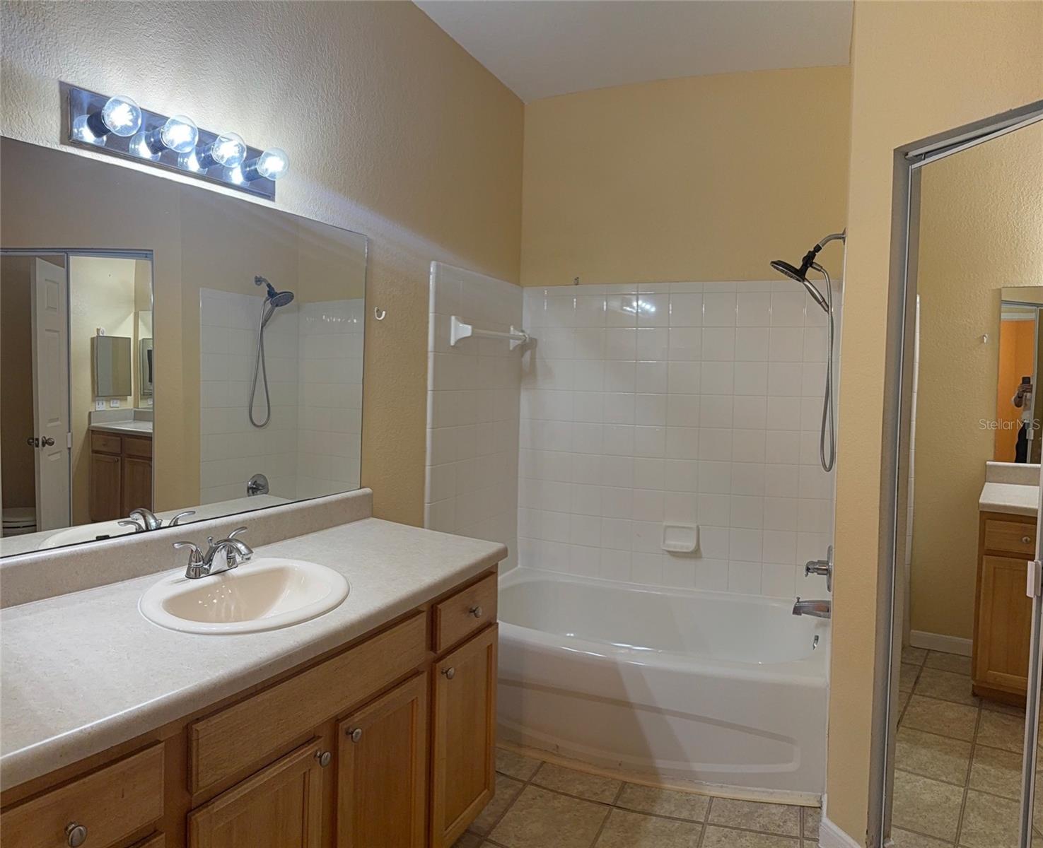 Image 27 of 39 For 9093 Lee Vista Boulevard 903