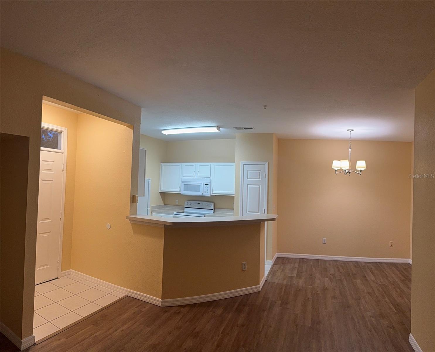 Image 5 of 39 For 9093 Lee Vista Boulevard 903