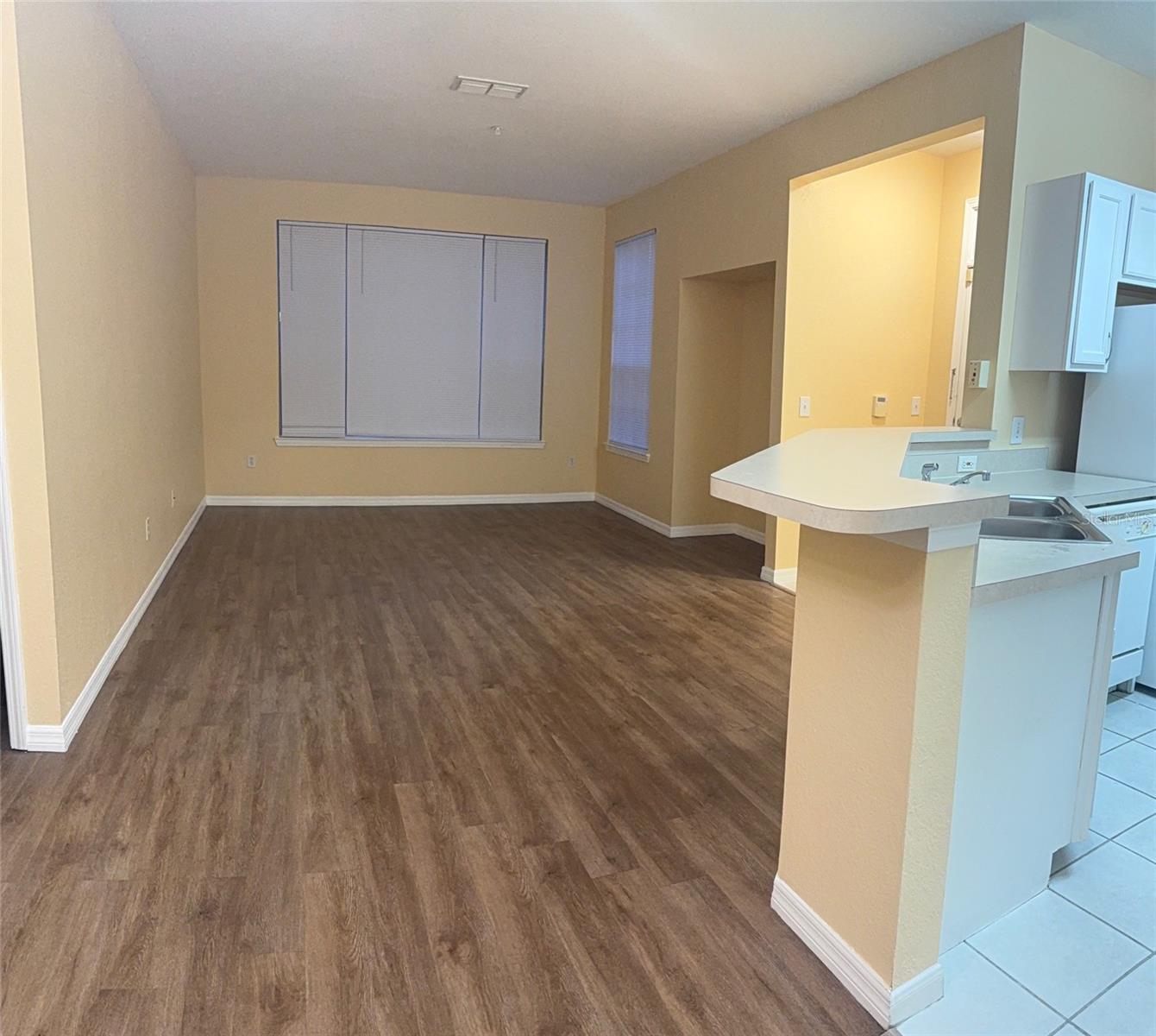 Image 9 of 39 For 9093 Lee Vista Boulevard 903