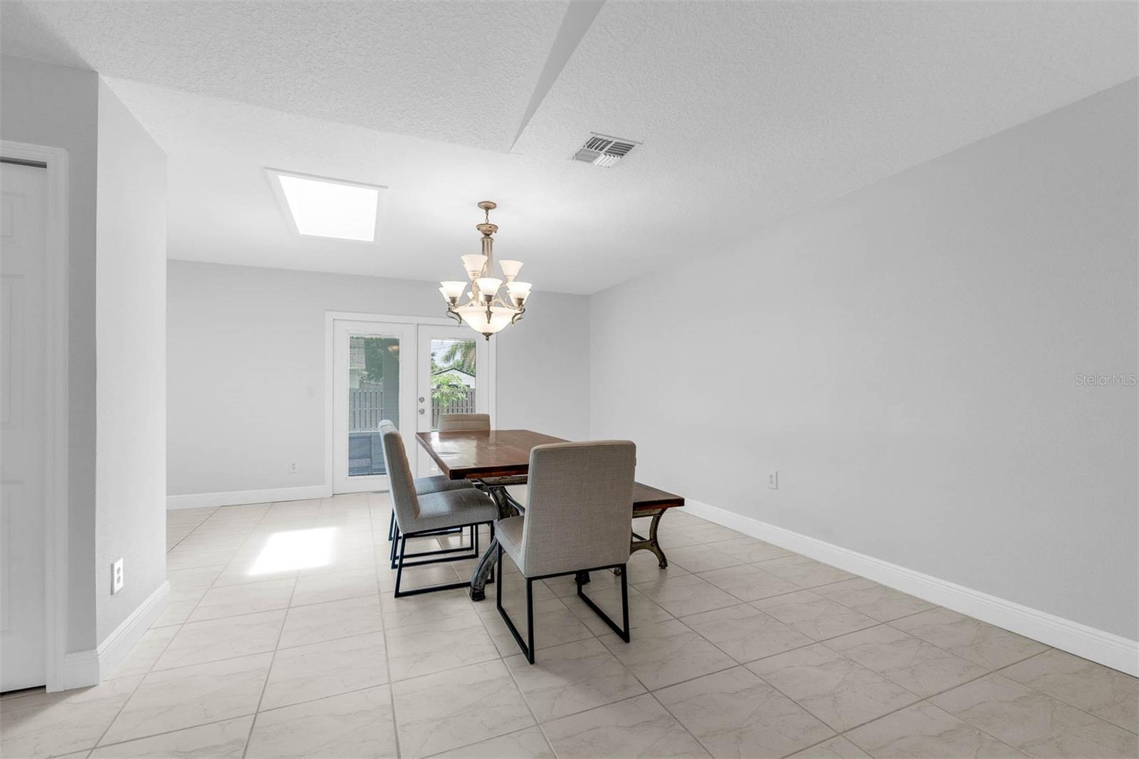 Image 13 of 47 For 2025 Mango Tree Drive
