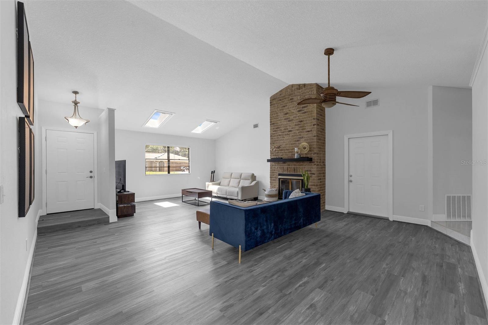 Image 6 of 47 For 2025 Mango Tree Drive