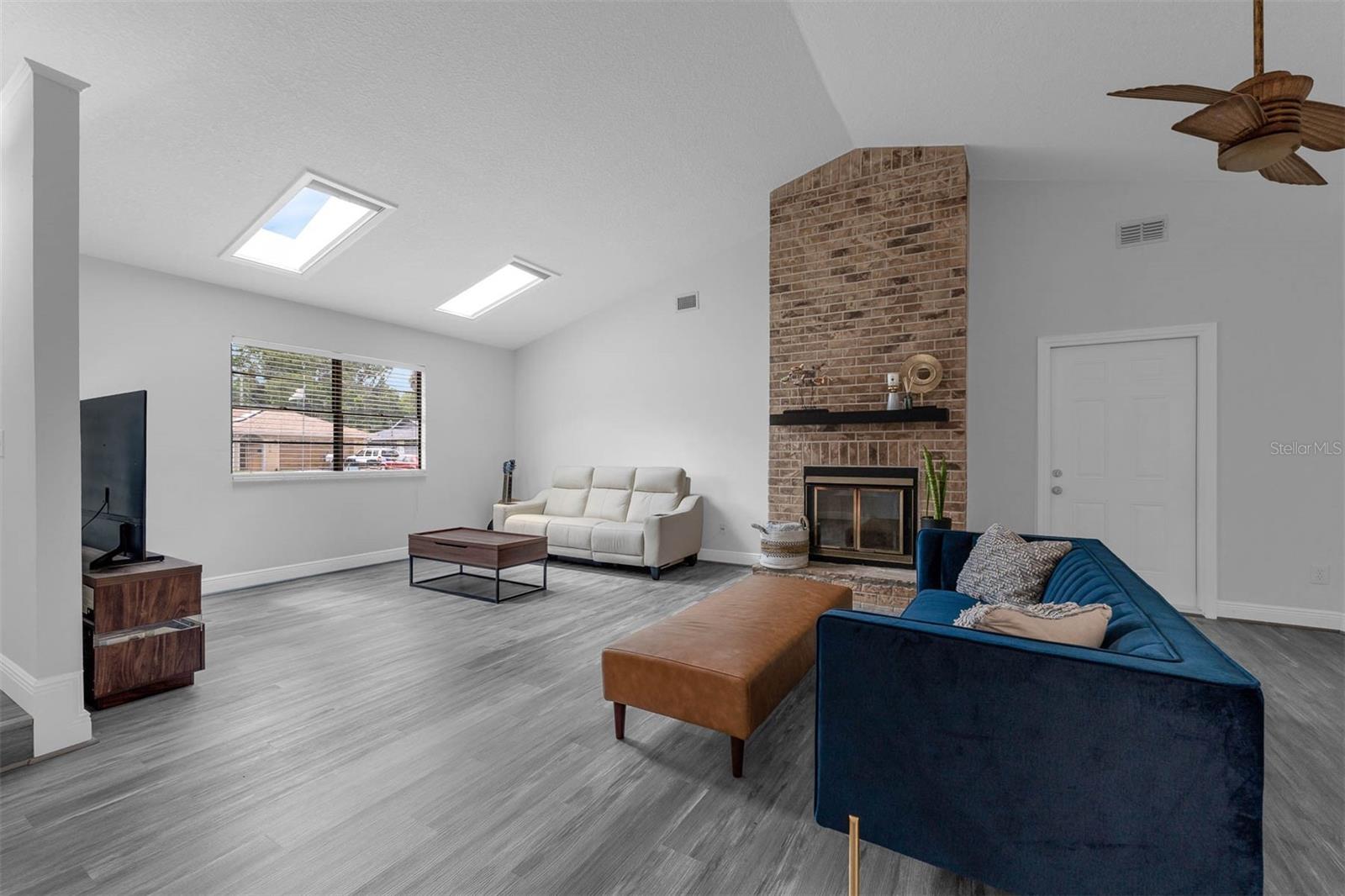Image 7 of 47 For 2025 Mango Tree Drive
