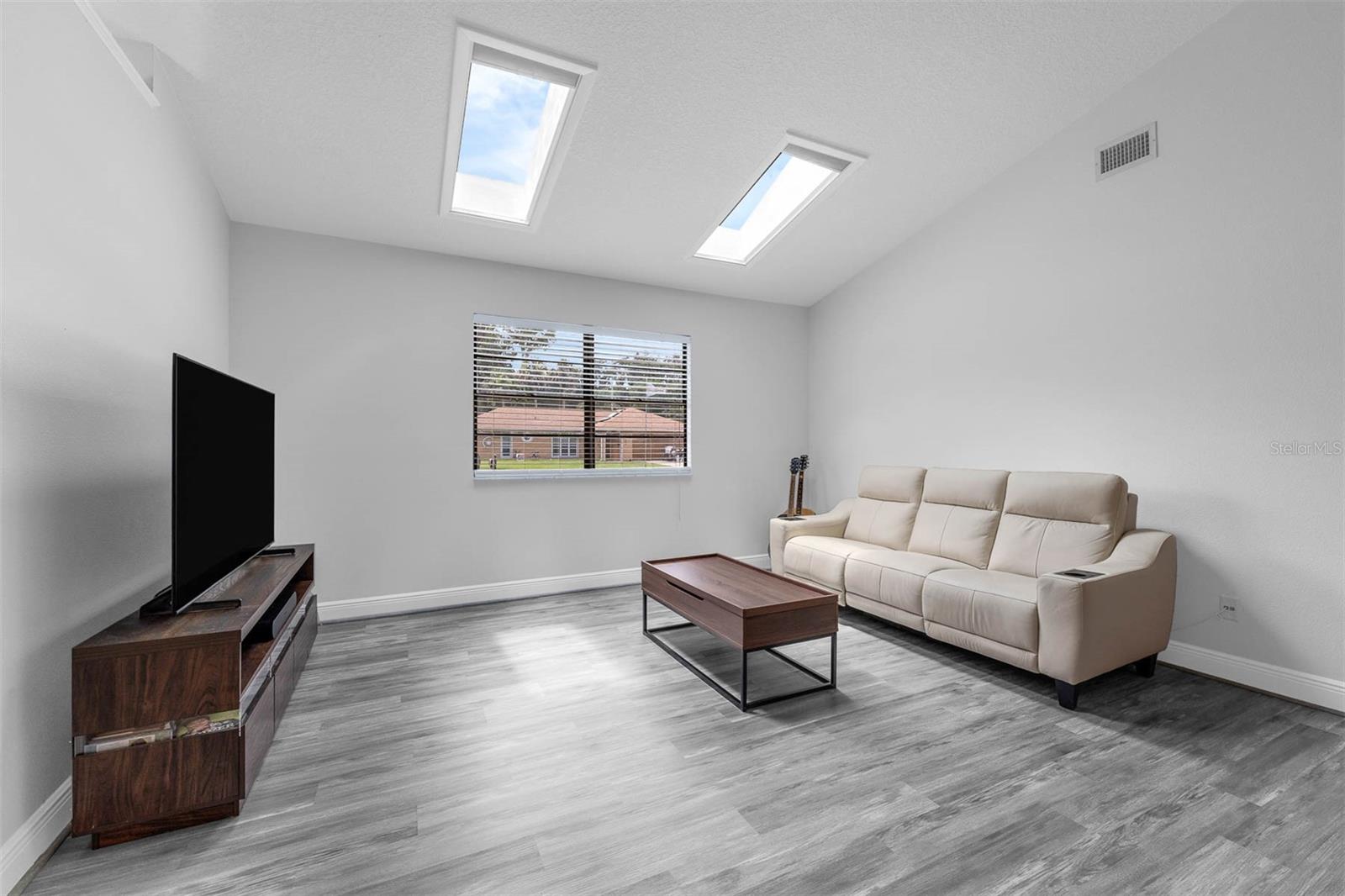 Image 9 of 47 For 2025 Mango Tree Drive