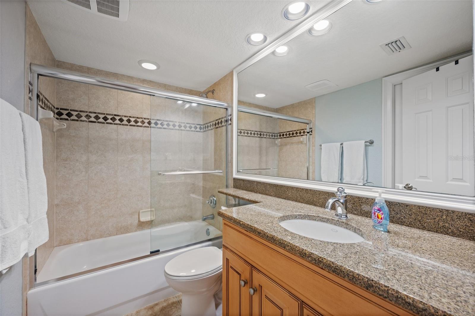 Image 21 of 28 For 5501 Atlantic Avenue 306