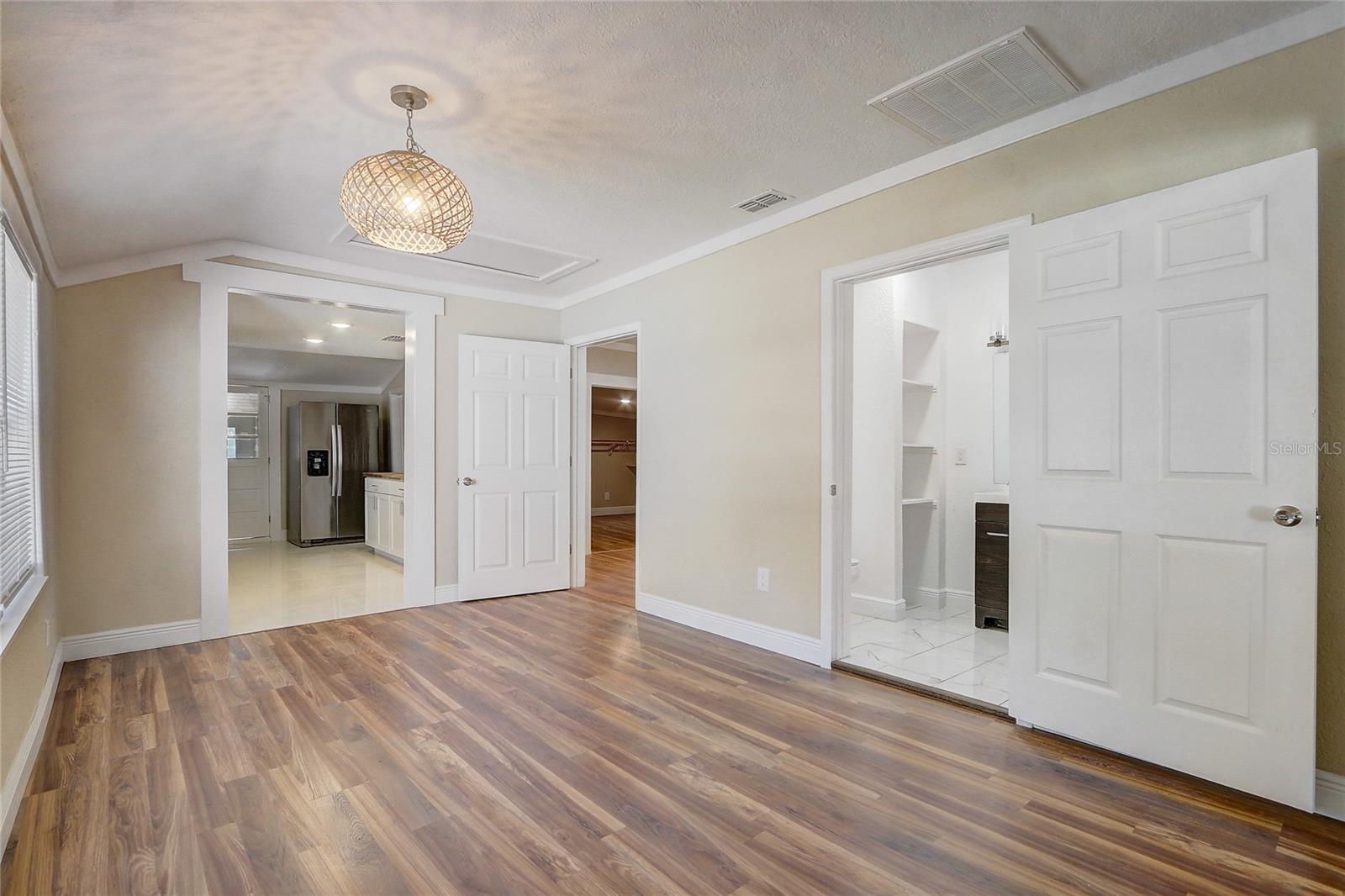 Image 10 of 25 For 246 Oak Avenue