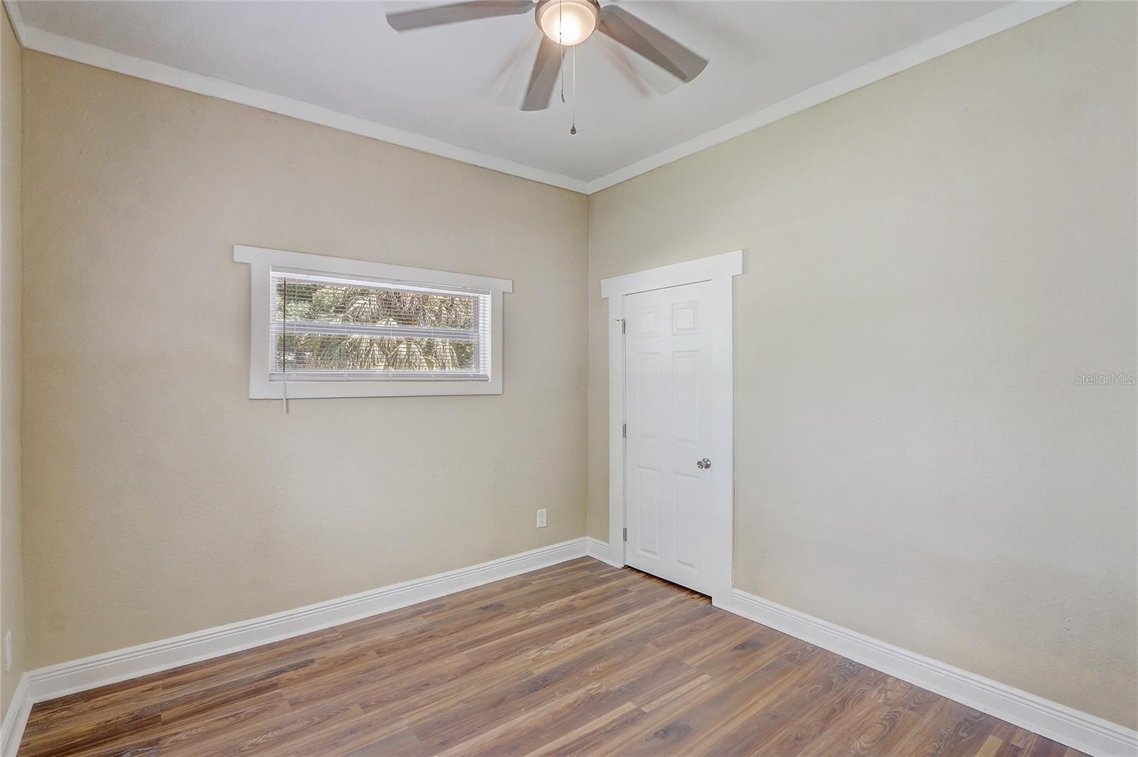 Image 18 of 25 For 246 Oak Avenue