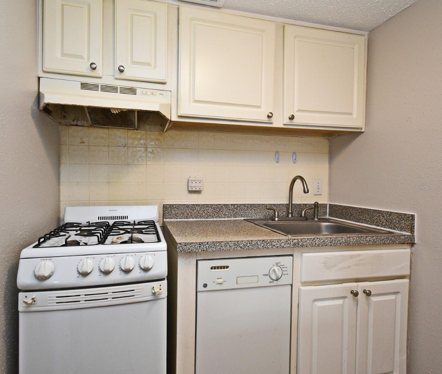 Image 11 of 35 For 133 Oyster Bay Circle 320