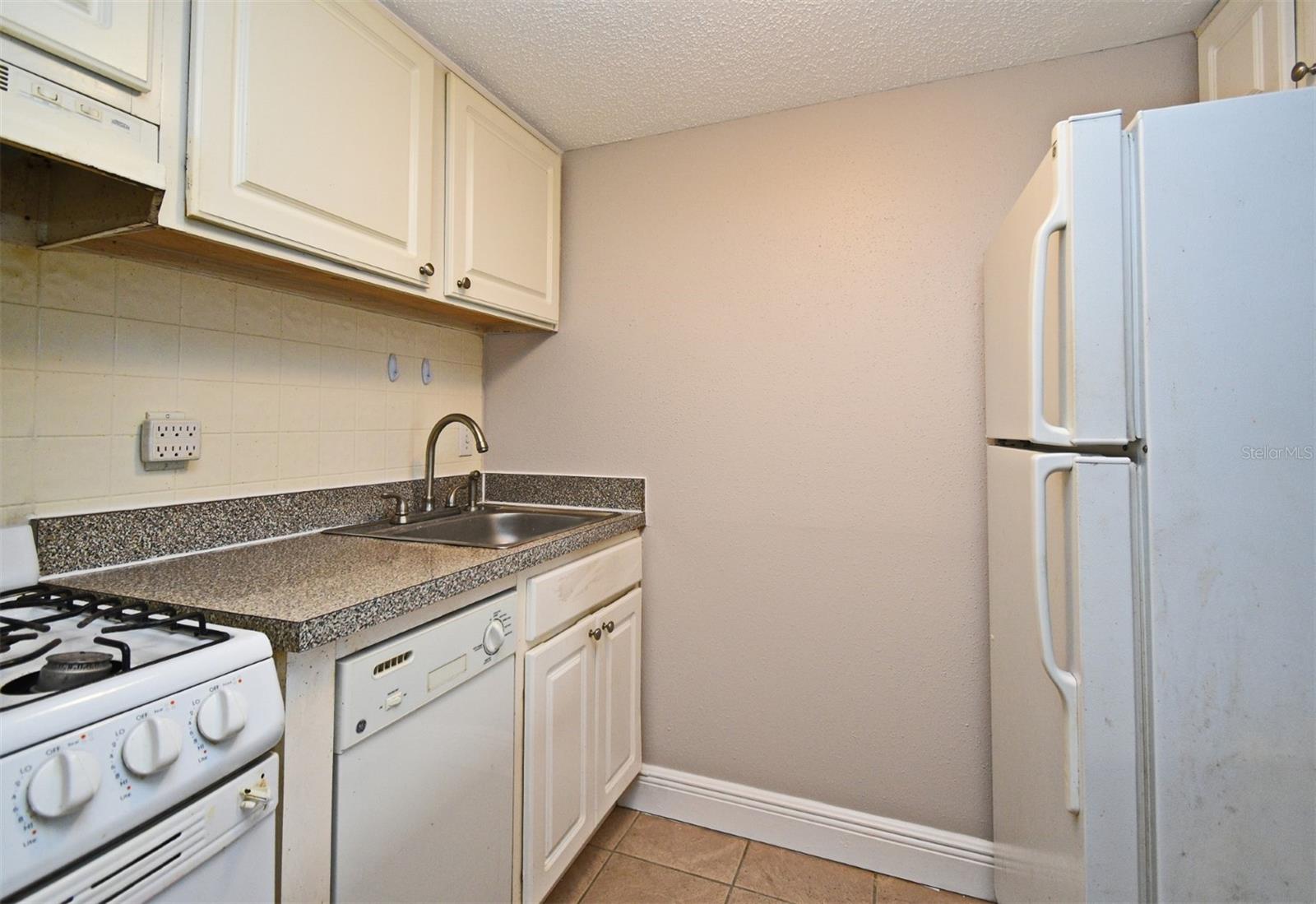 Image 12 of 35 For 133 Oyster Bay Circle 320