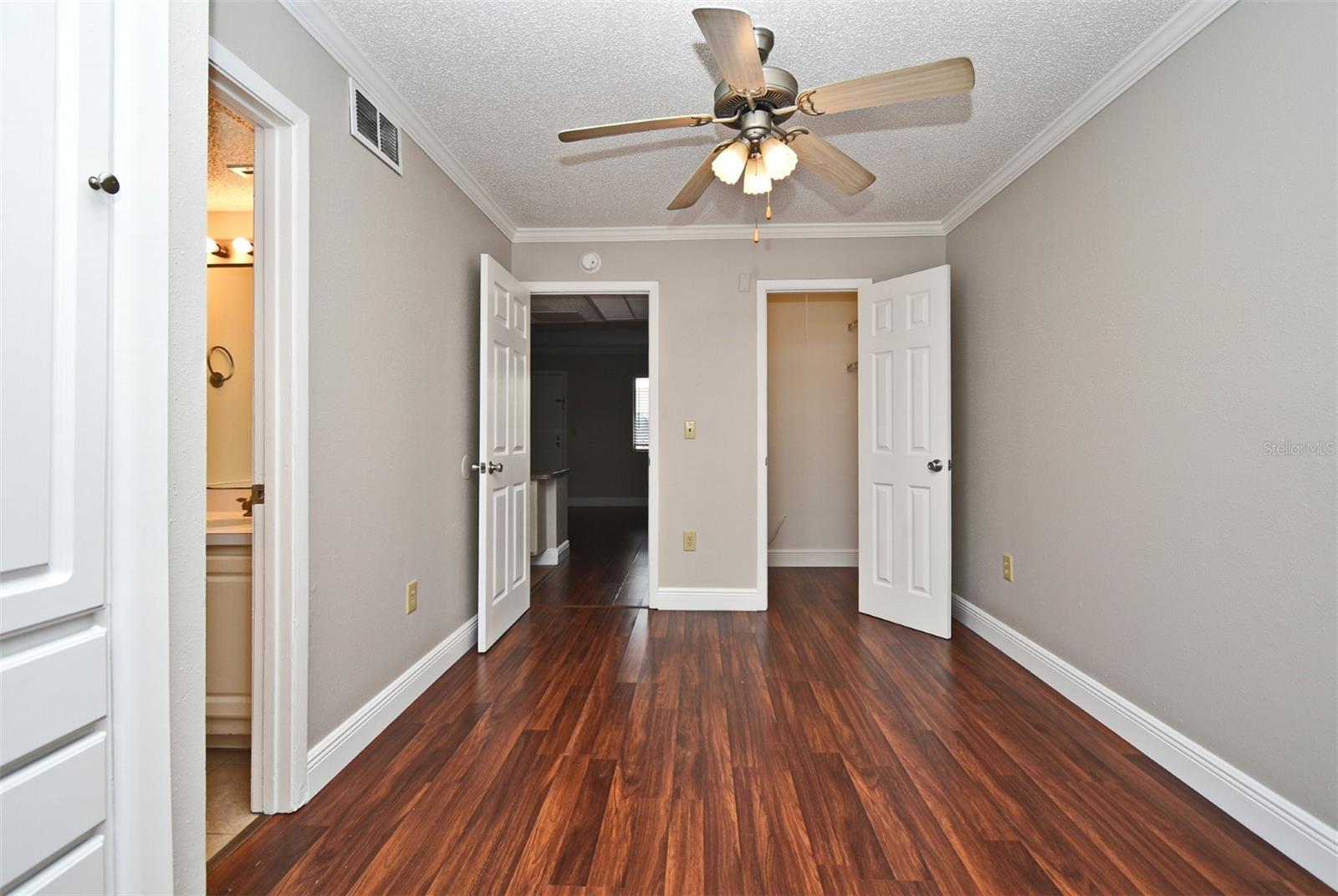 Image 17 of 35 For 133 Oyster Bay Circle 320