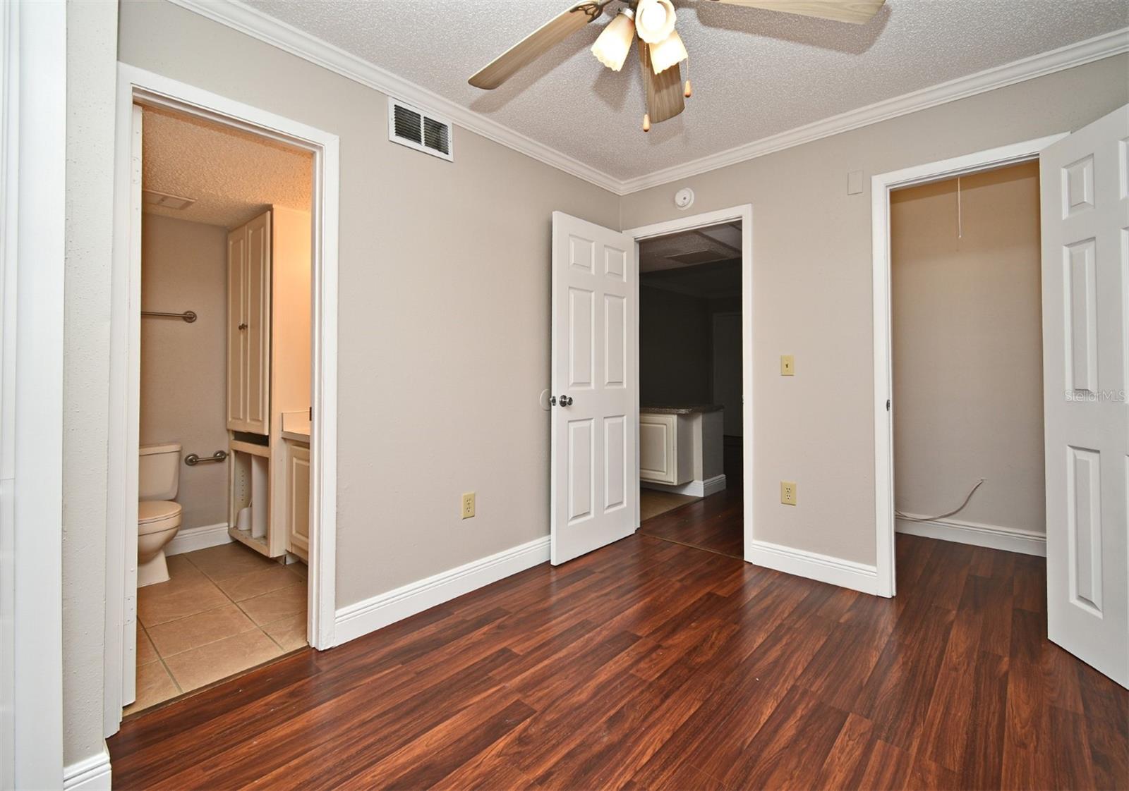 Image 18 of 35 For 133 Oyster Bay Circle 320