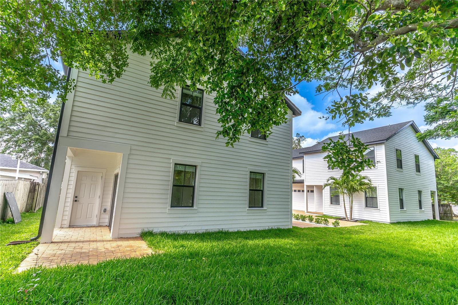 Image 4 of 15 For 1323 Weber Street
