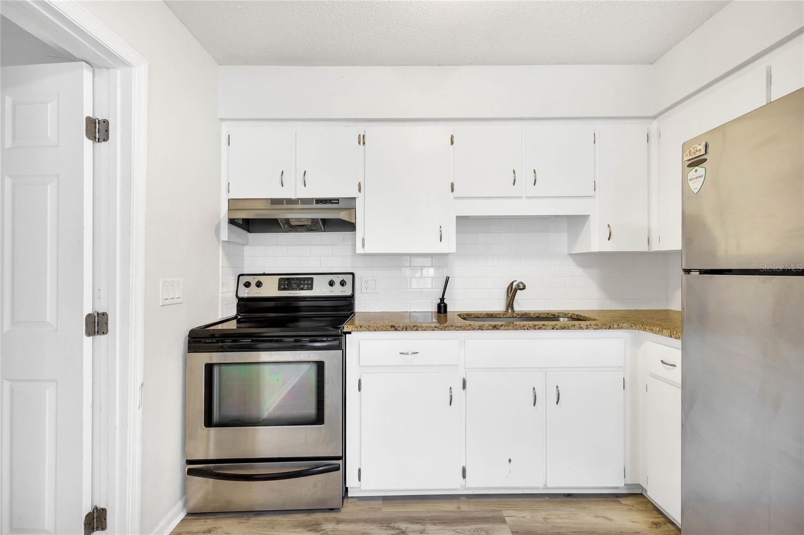 Image 10 of 21 For 4130 Lake Saunders Drive