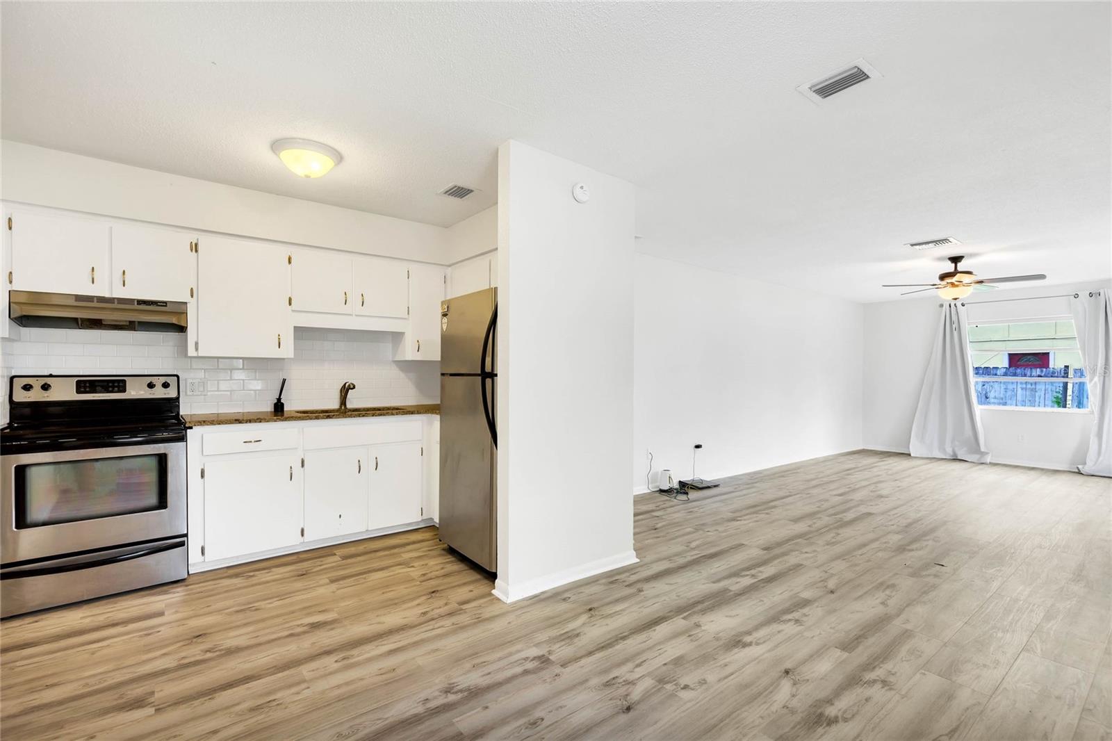 Image 11 of 21 For 4130 Lake Saunders Drive