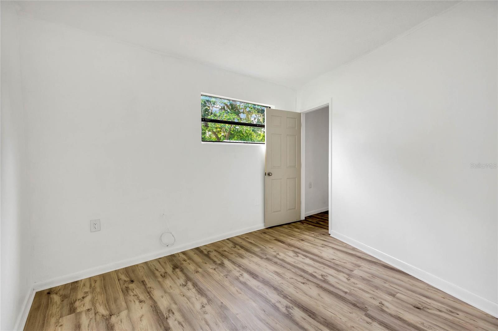 Image 18 of 21 For 4130 Lake Saunders Drive