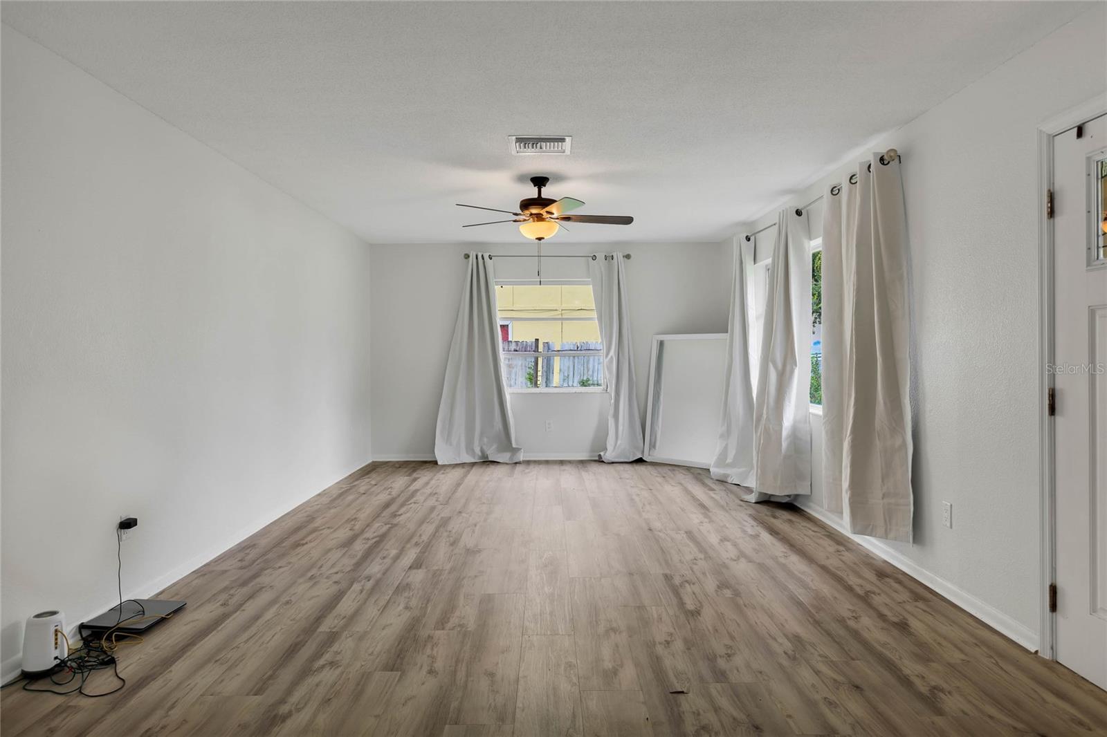 Image 4 of 21 For 4130 Lake Saunders Drive