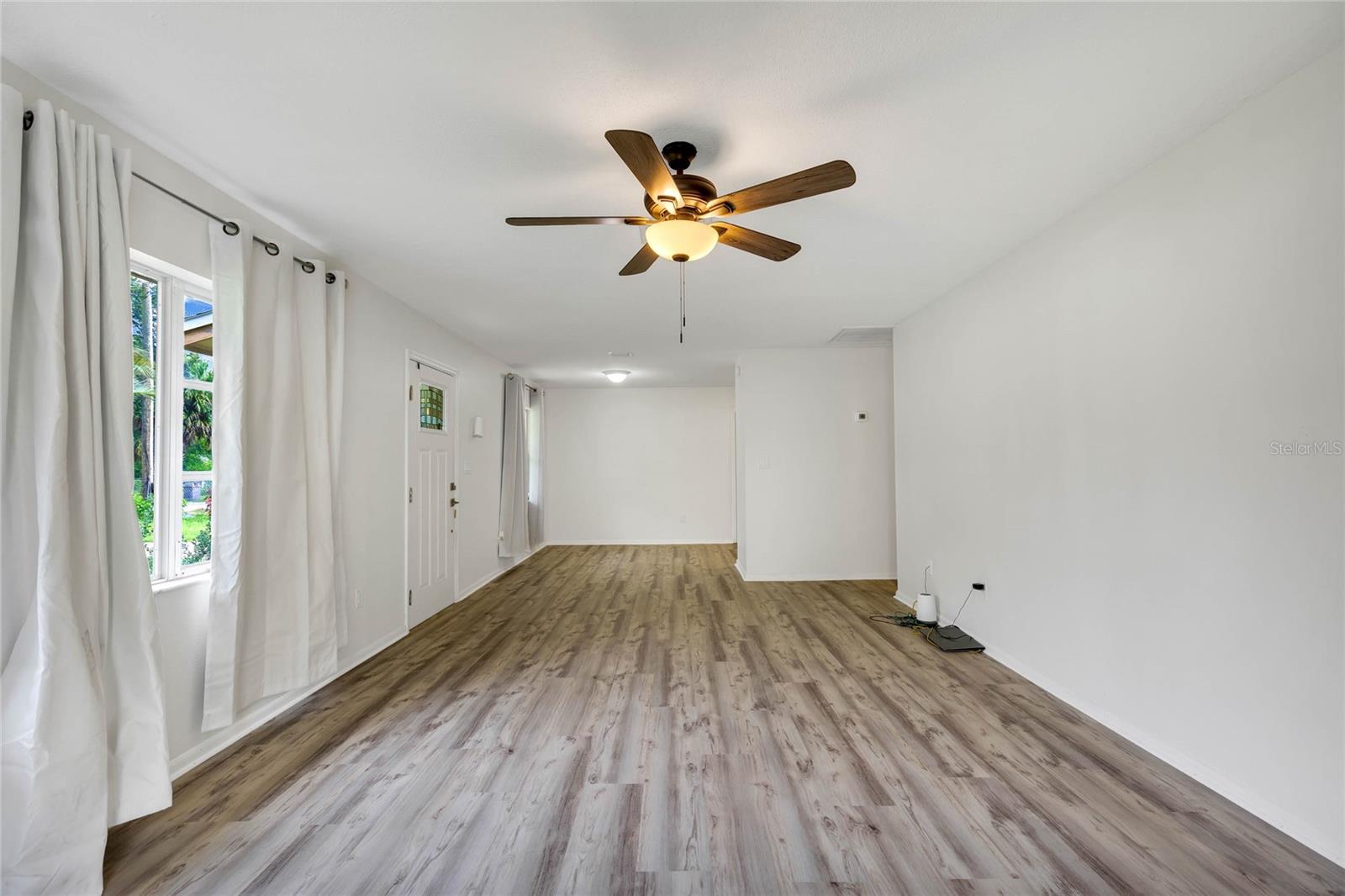 Image 7 of 21 For 4130 Lake Saunders Drive