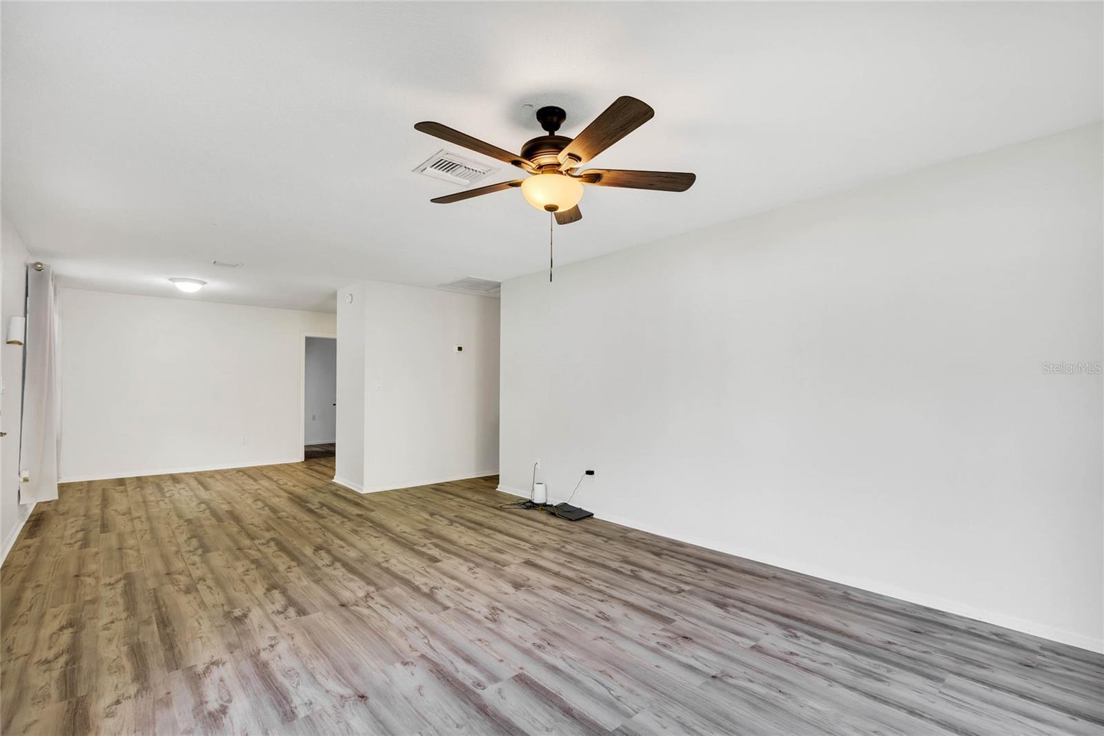 Image 8 of 21 For 4130 Lake Saunders Drive