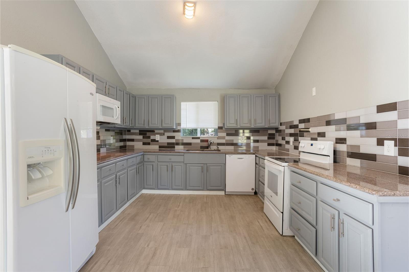 Image 13 of 43 For 421 2nd Street
