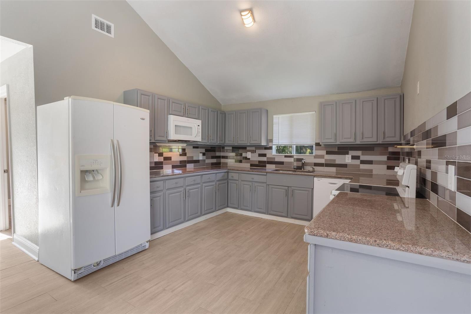 Image 14 of 43 For 421 2nd Street