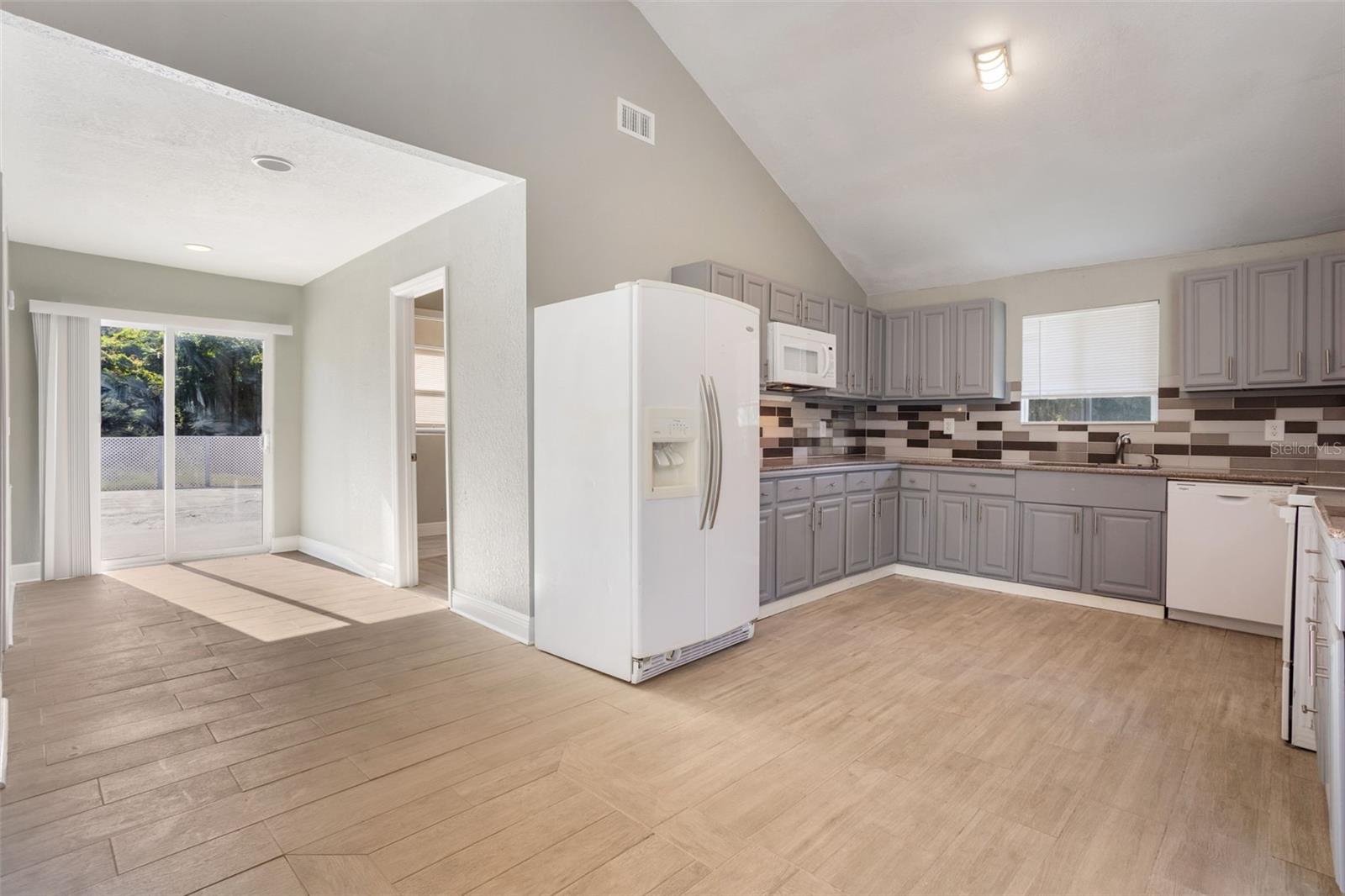 Image 17 of 43 For 421 2nd Street