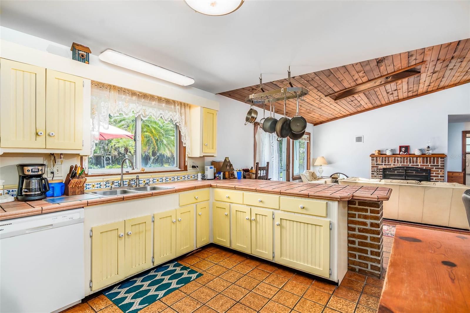 Image 14 of 49 For 9959 Nicole Drive