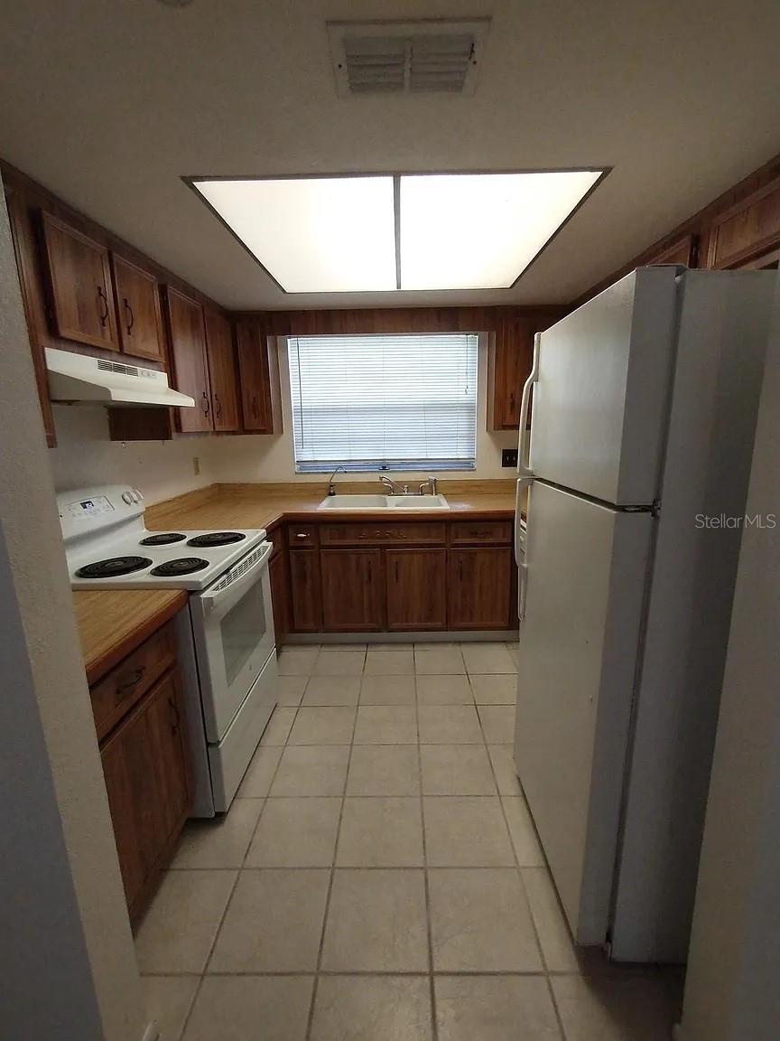 Image 13 of 14 For 25828 Pinehurst Street