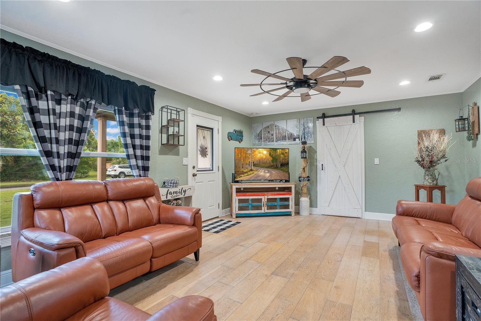 Image 4 of 65 For 6746 Osceola Drive