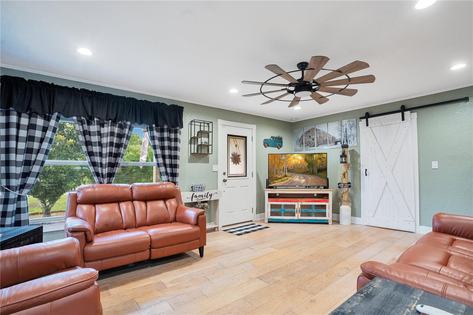 Image 5 of 65 For 6746 Osceola Drive