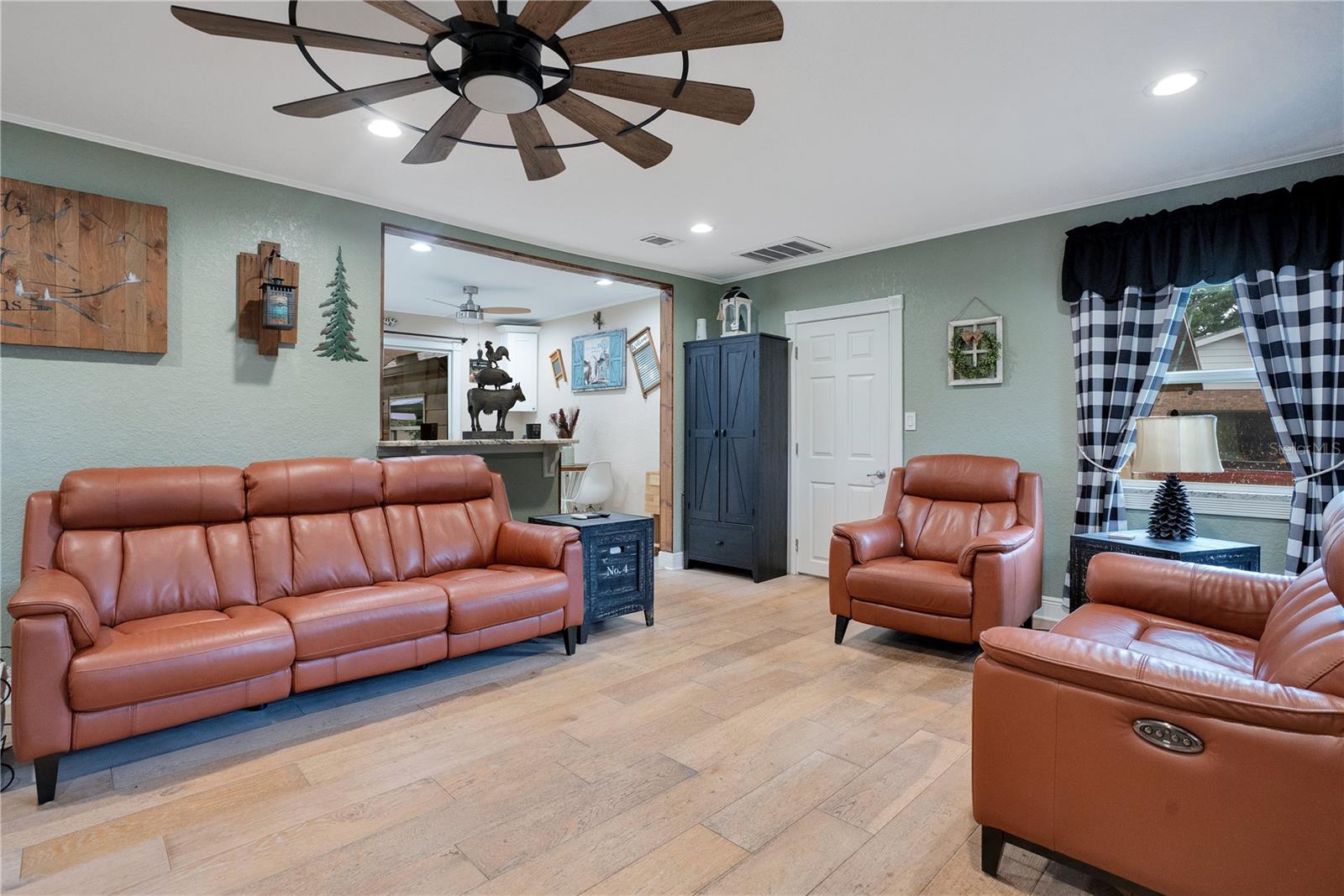 Image 6 of 65 For 6746 Osceola Drive