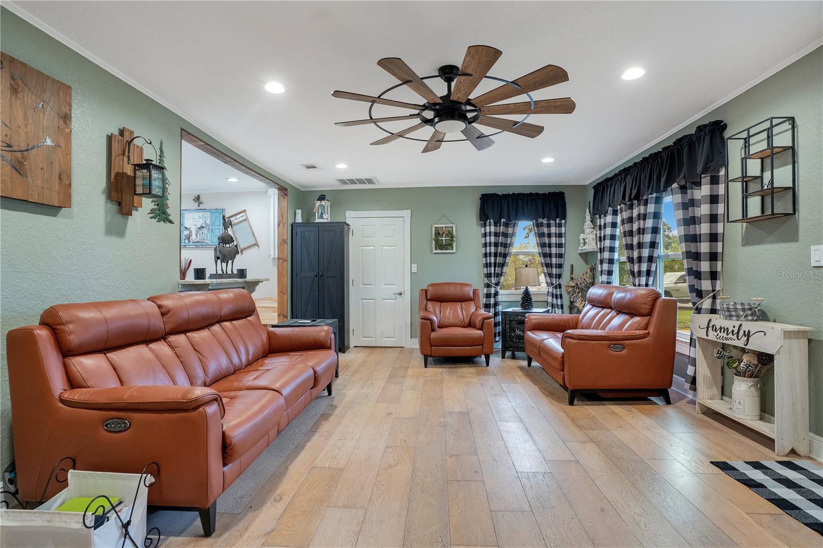 Image 7 of 65 For 6746 Osceola Drive
