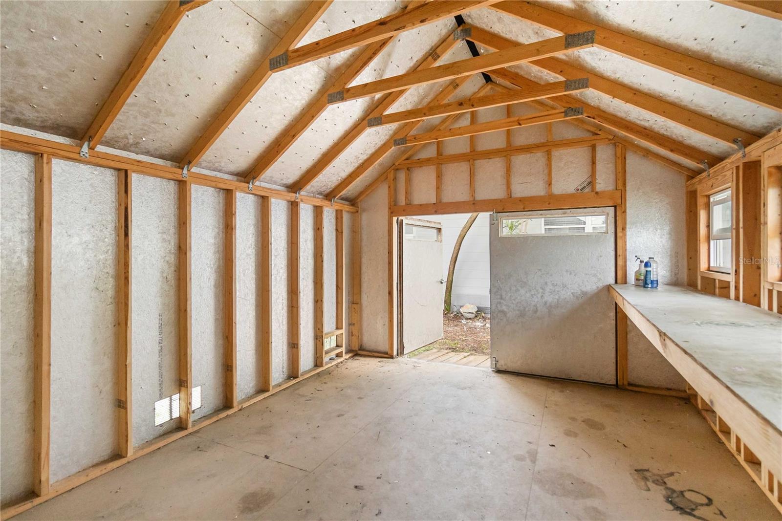 Listing photo id 29 for 1401 Rose Boulevard