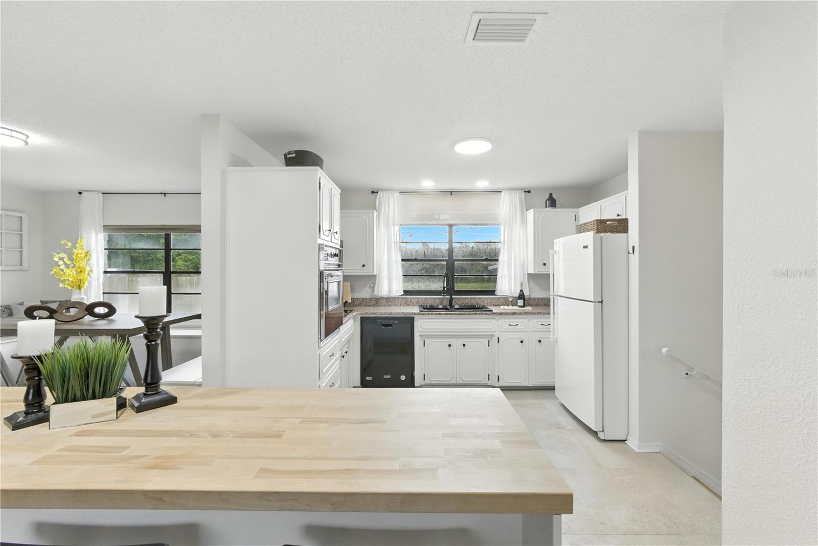 Image 11 of 75 For 560 Ora Dell Avenue