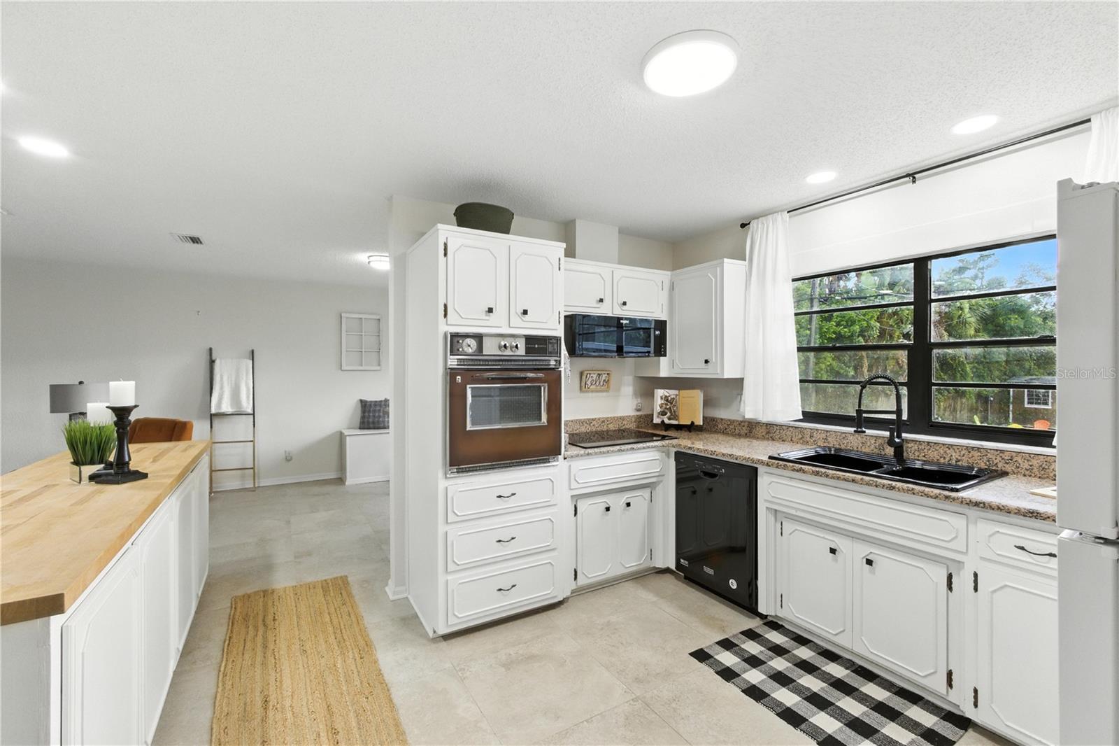 Image 12 of 75 For 560 Ora Dell Avenue