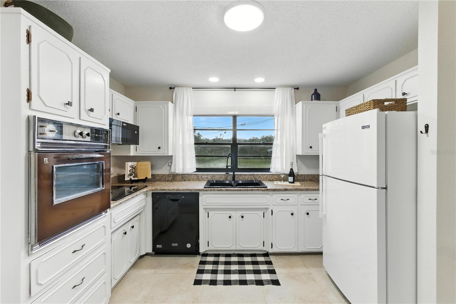 Image 13 of 75 For 560 Ora Dell Avenue