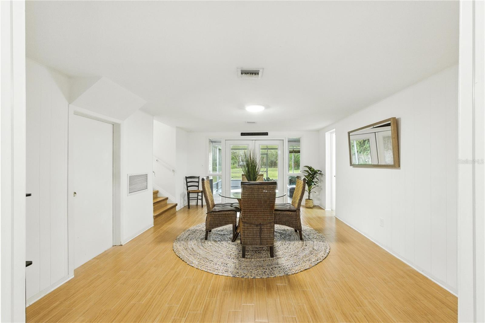Image 15 of 75 For 560 Ora Dell Avenue