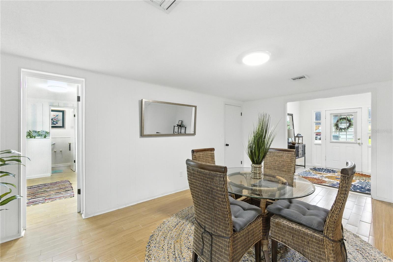Image 16 of 75 For 560 Ora Dell Avenue