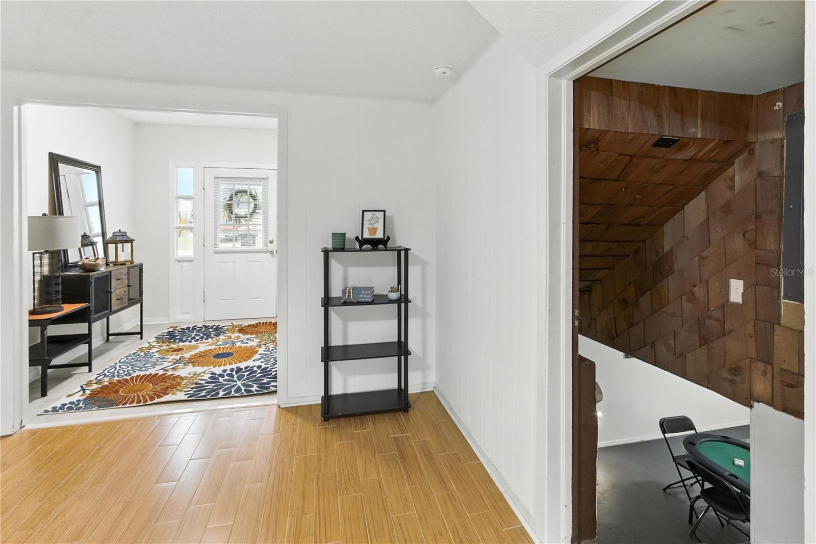 Image 17 of 75 For 560 Ora Dell Avenue