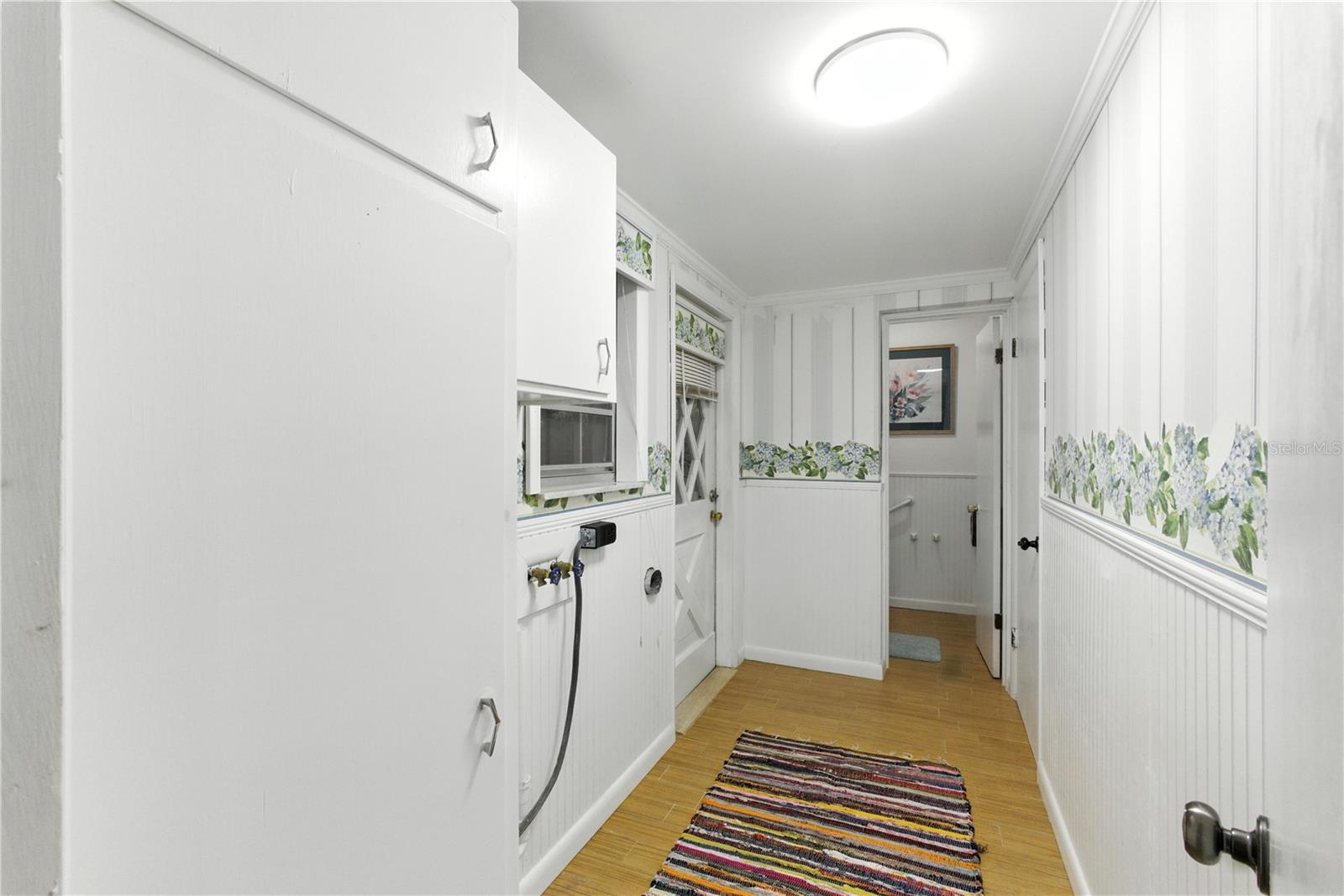 Image 26 of 75 For 560 Ora Dell Avenue