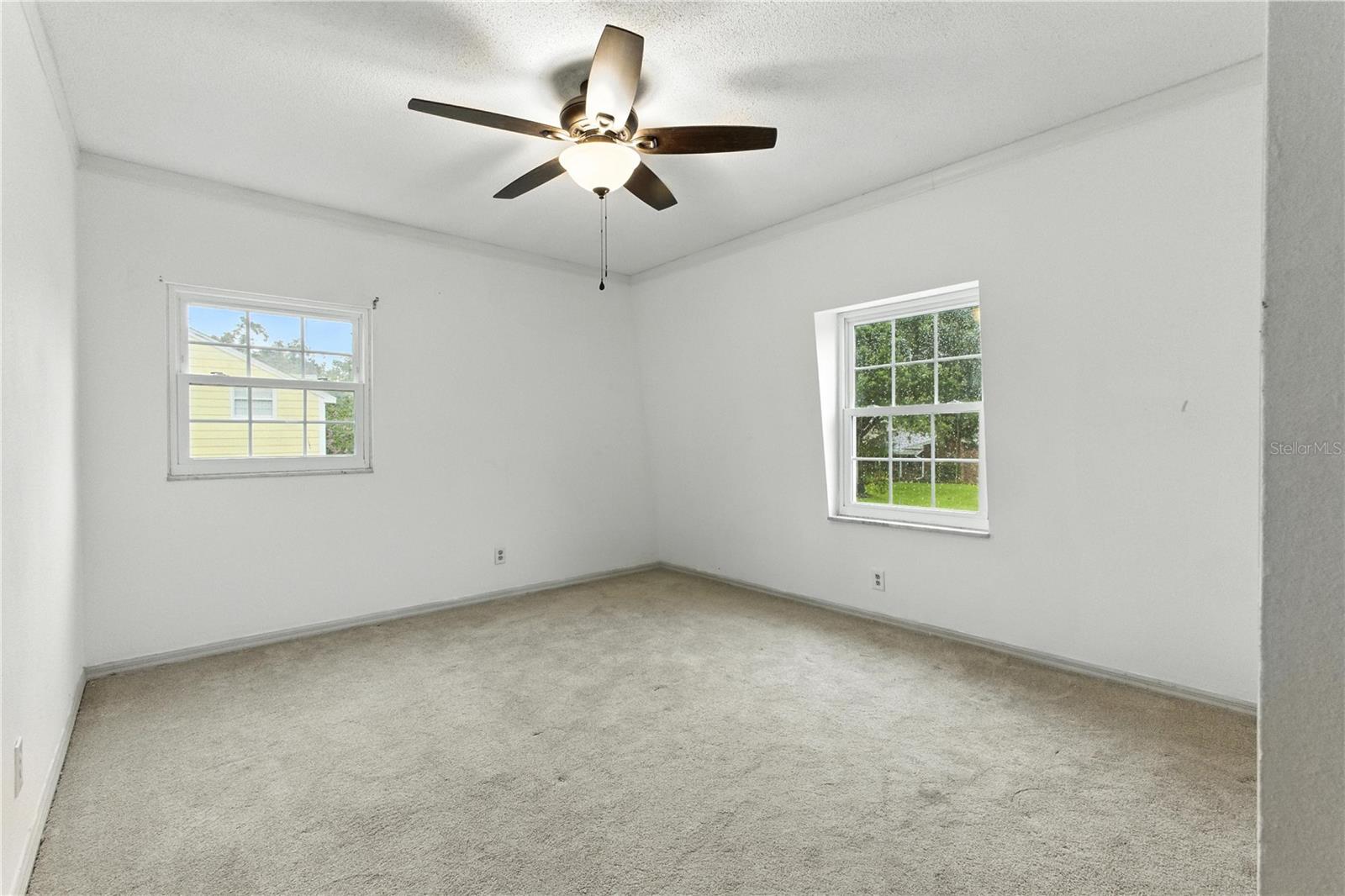 Image 36 of 75 For 560 Ora Dell Avenue