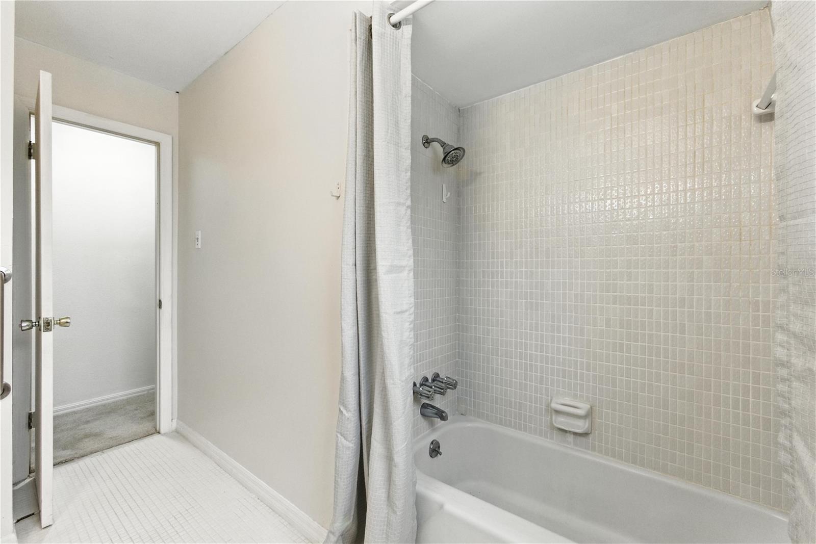 Image 42 of 75 For 560 Ora Dell Avenue