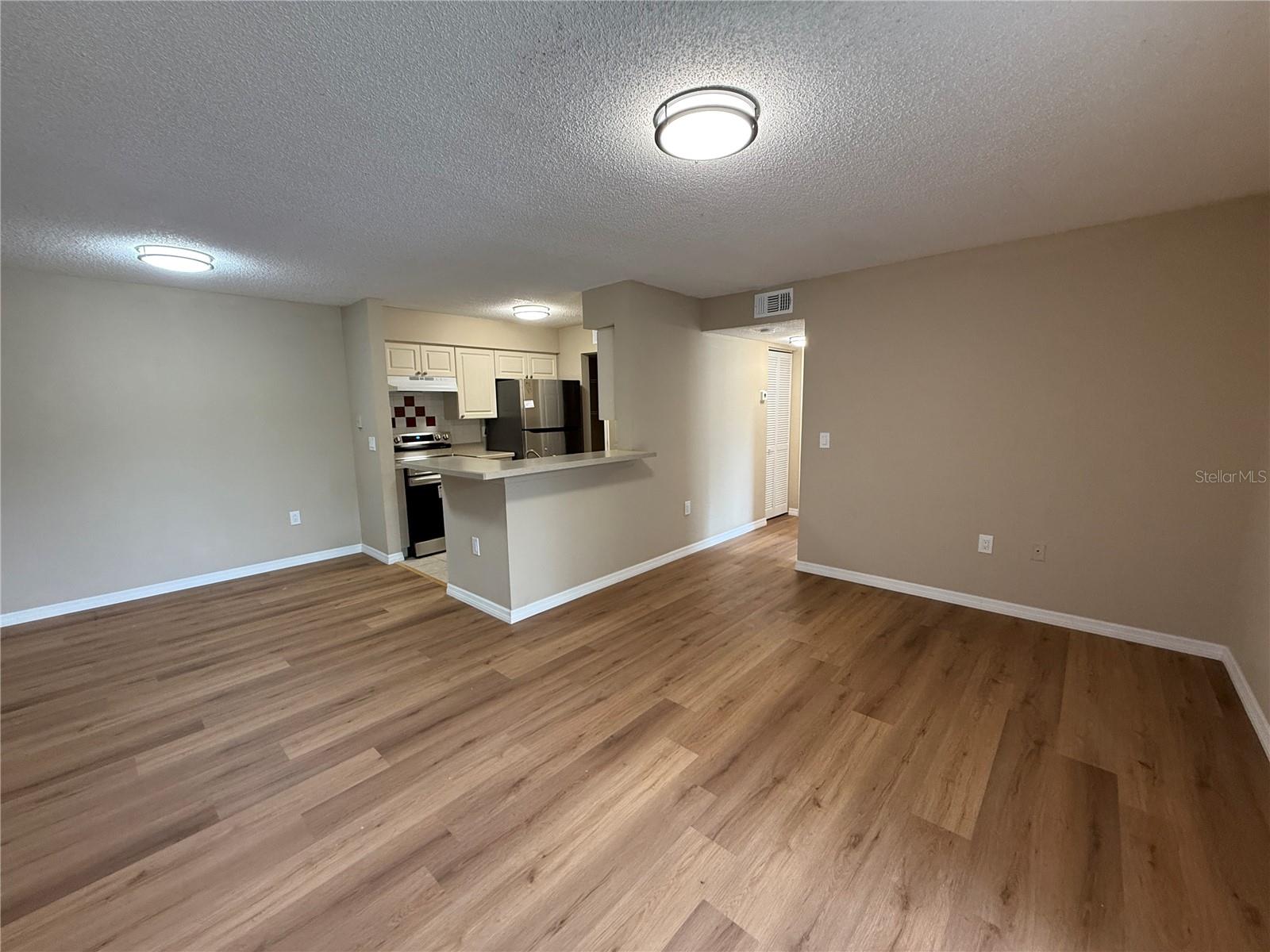 Image 11 of 28 For 1222 Bermuda Lakes Lane 207